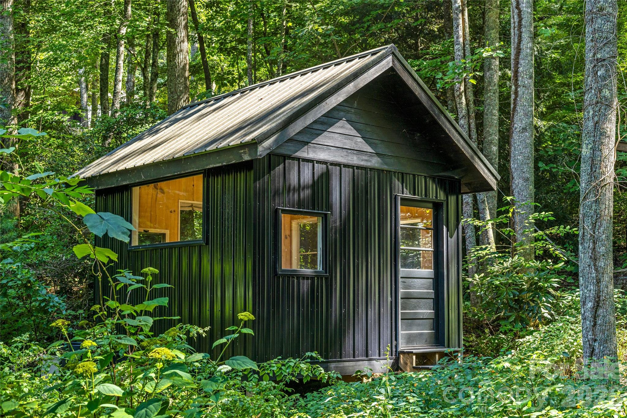 Woodland retreat near the creek - 820 Merrills Cove Road, Asheville