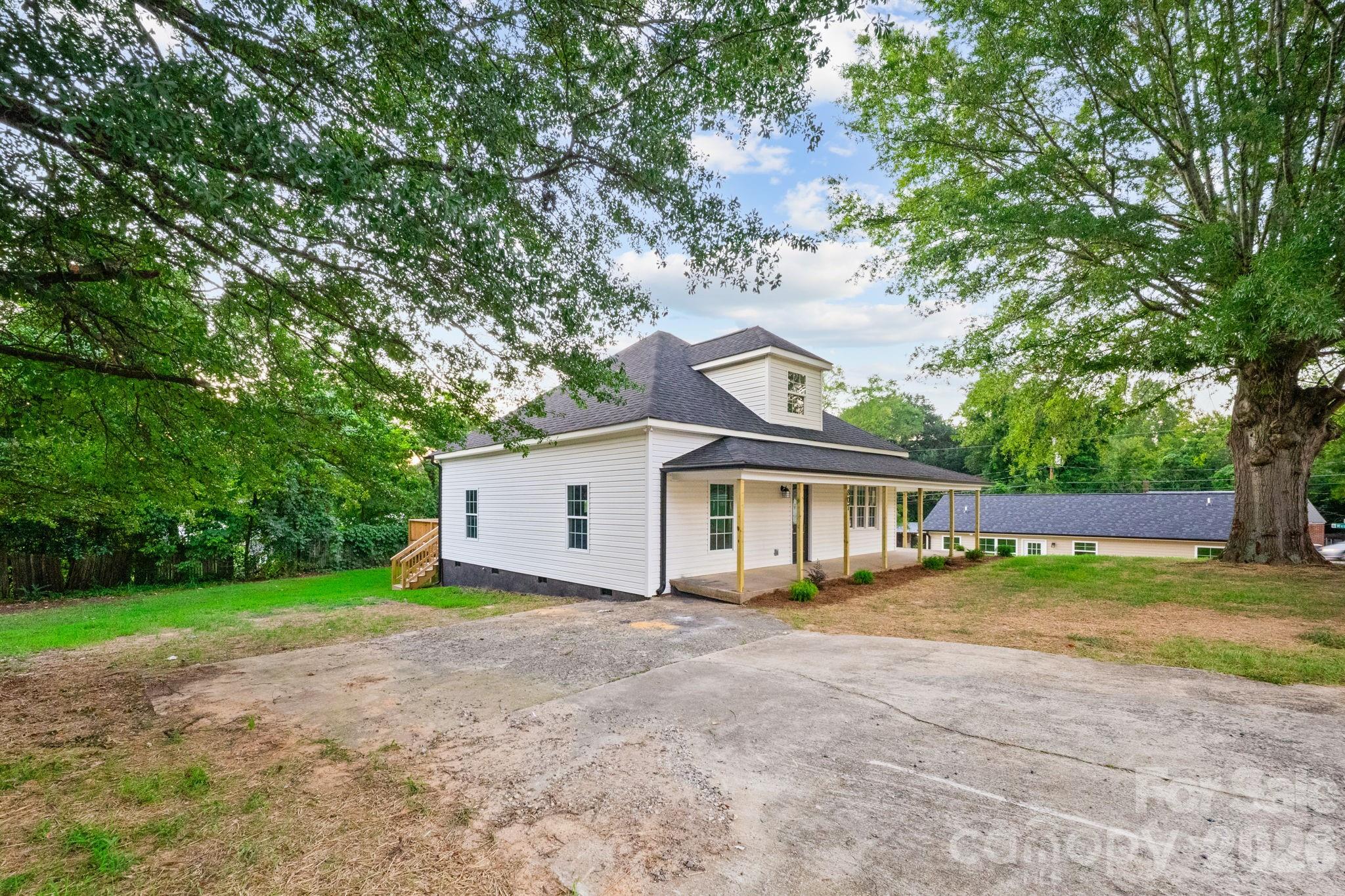Single Family Residence at 807 N Walnut Street, Kannapolis, photo 2 of 24
