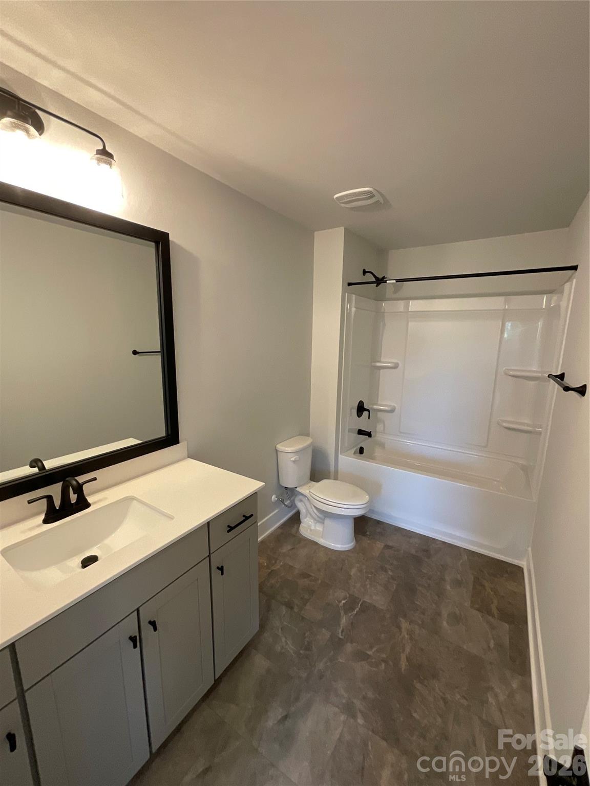 Full bathroom in hallway - 156 Kerr Walk Drive, Statesville
