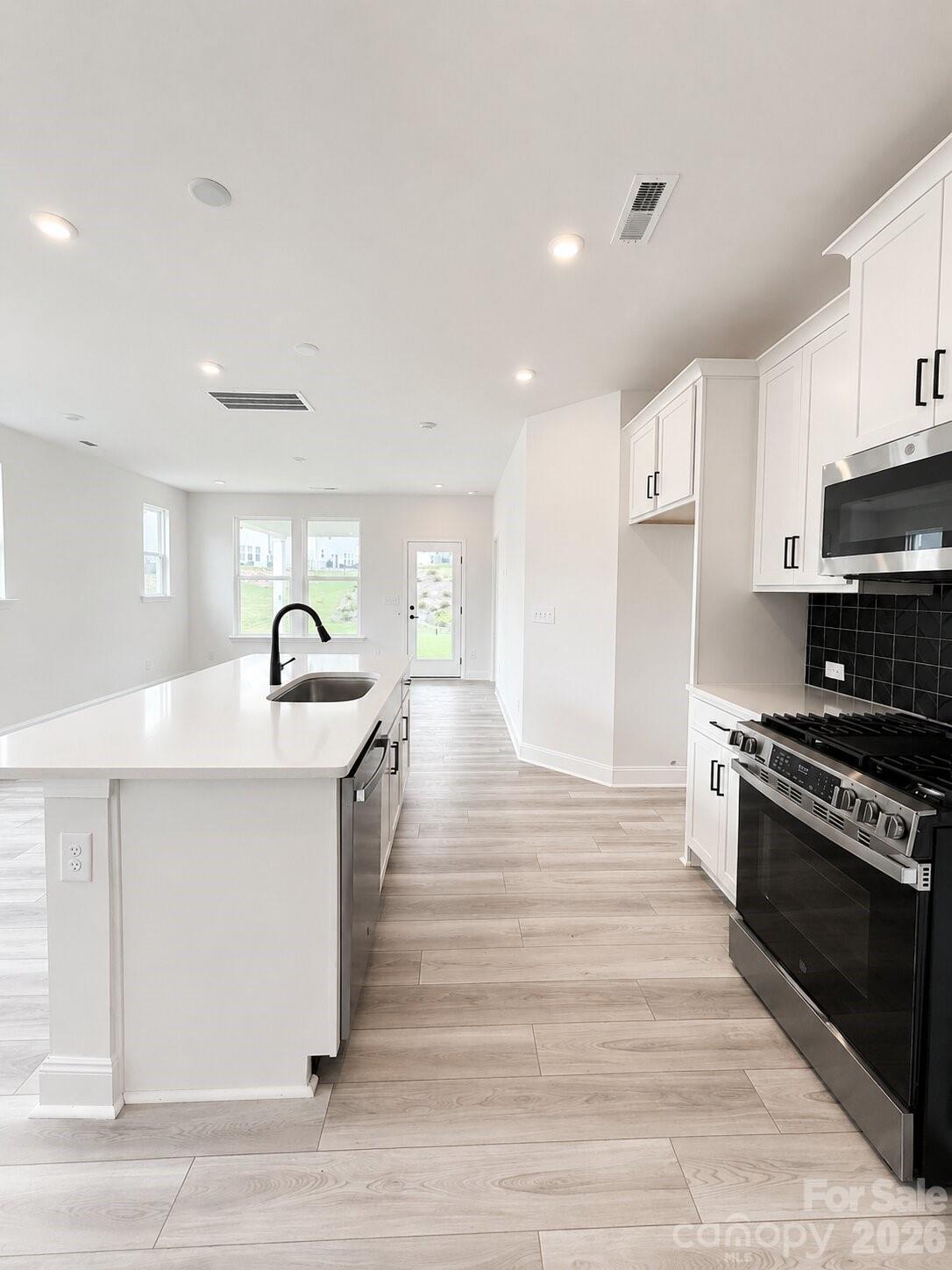 Single Family Residence at 114 Plover Lane, Mooresville, photo 9 of 50