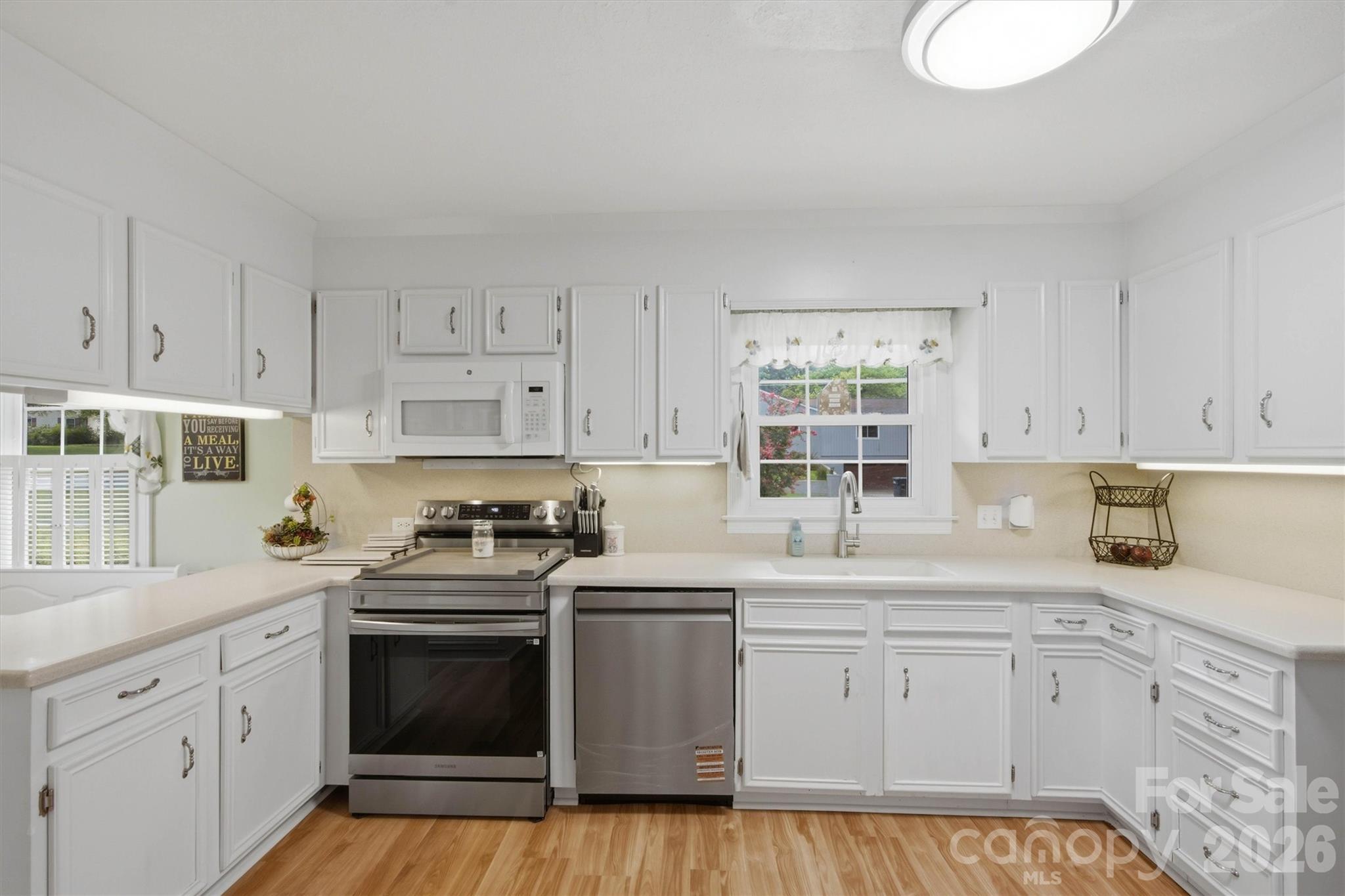 Plenty of room to cook up your favorite fall meals. - 148 Era Street, Troutman
