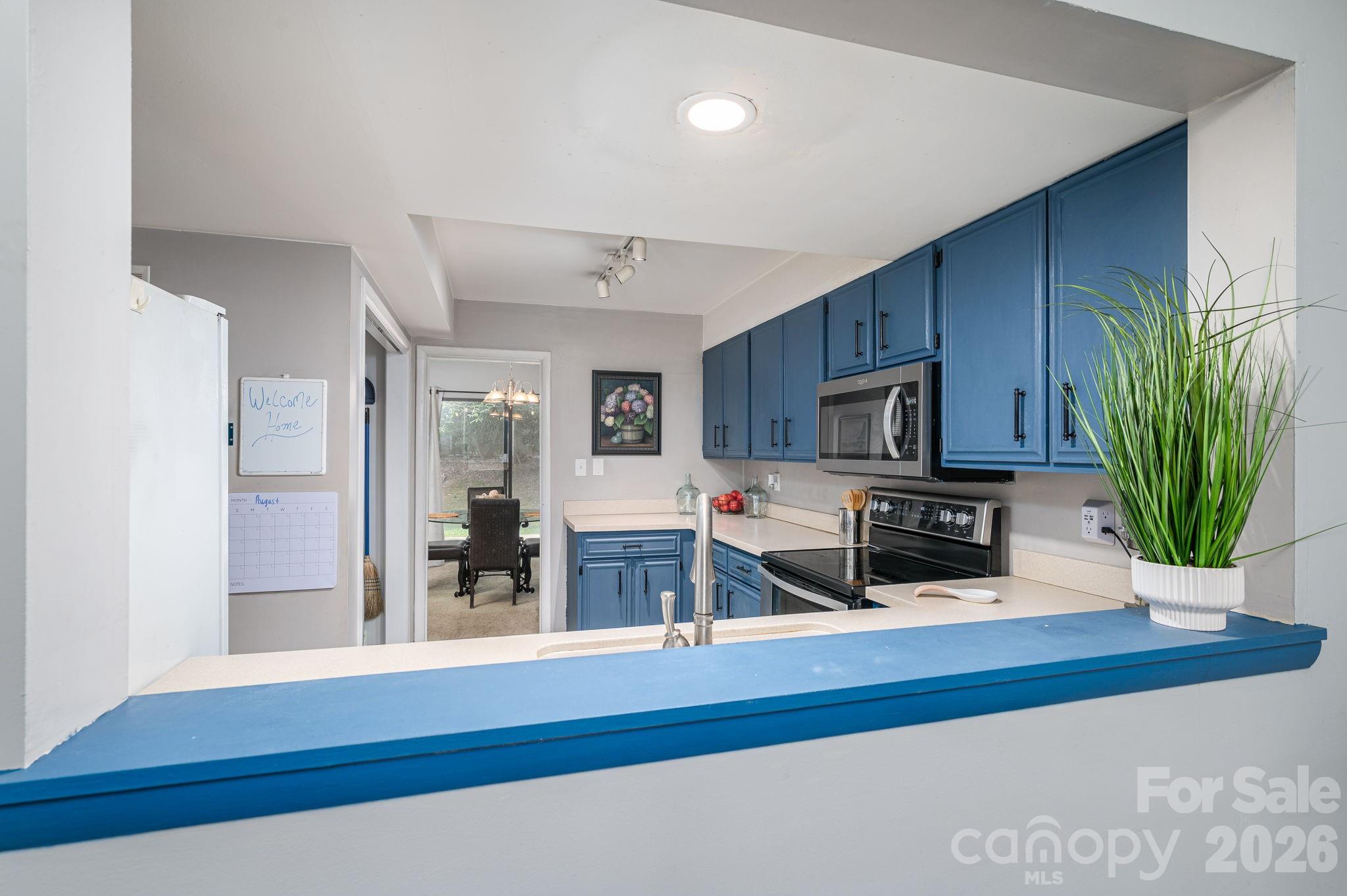 SERVING WINDOW INTO DINING - 182 Riverview Terrace, Clover