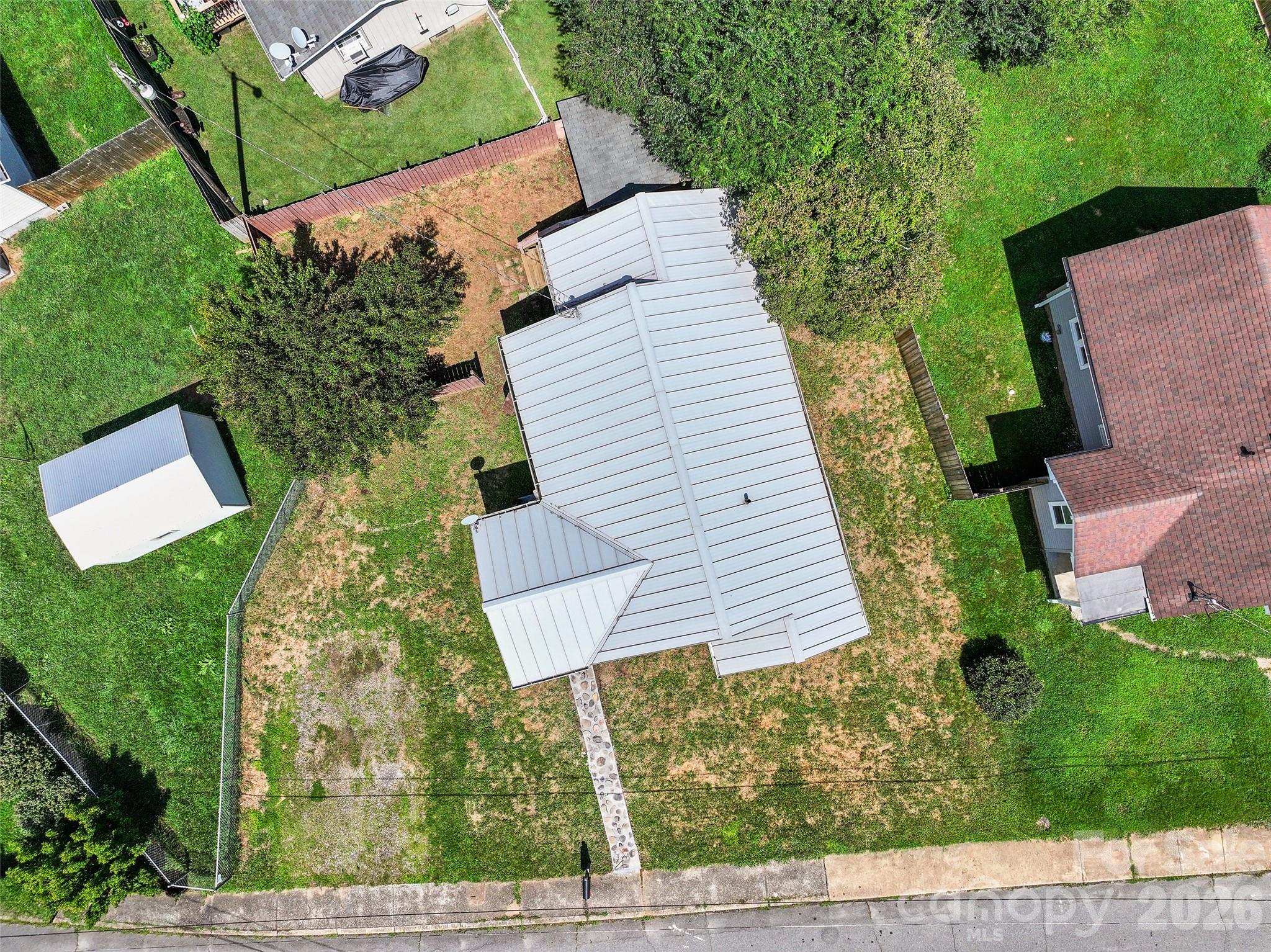 Single Family Residence at 417 Riverbend Street, Waynesville, photo 6 of 31