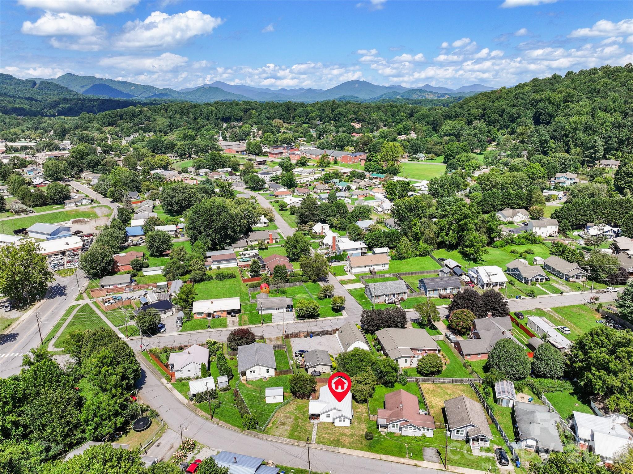 Single Family Residence at 417 Riverbend Street, Waynesville, photo 28 of 31