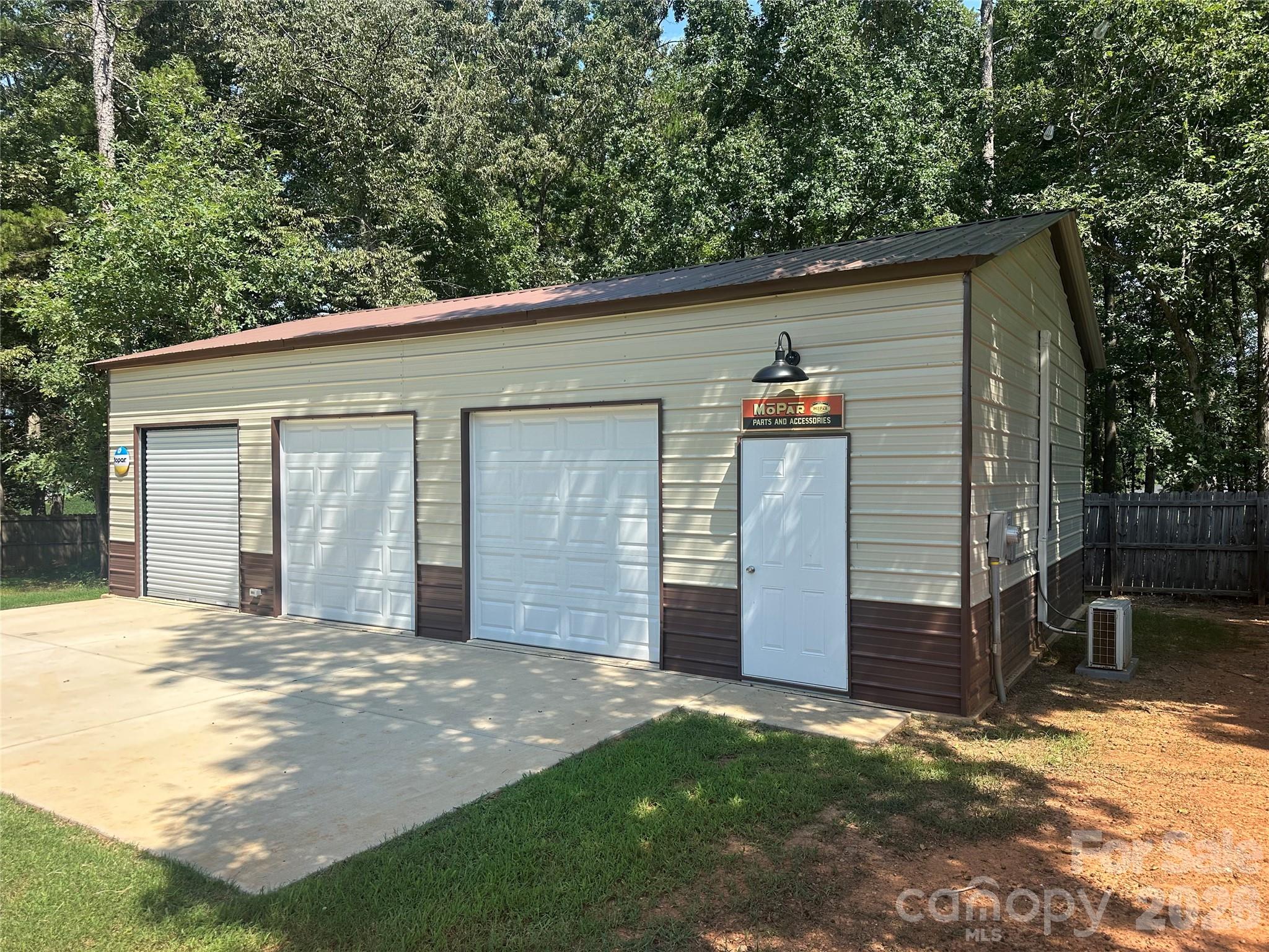 Single Family Residence at 1319 Baucom Road, Monroe, photo 5 of 36