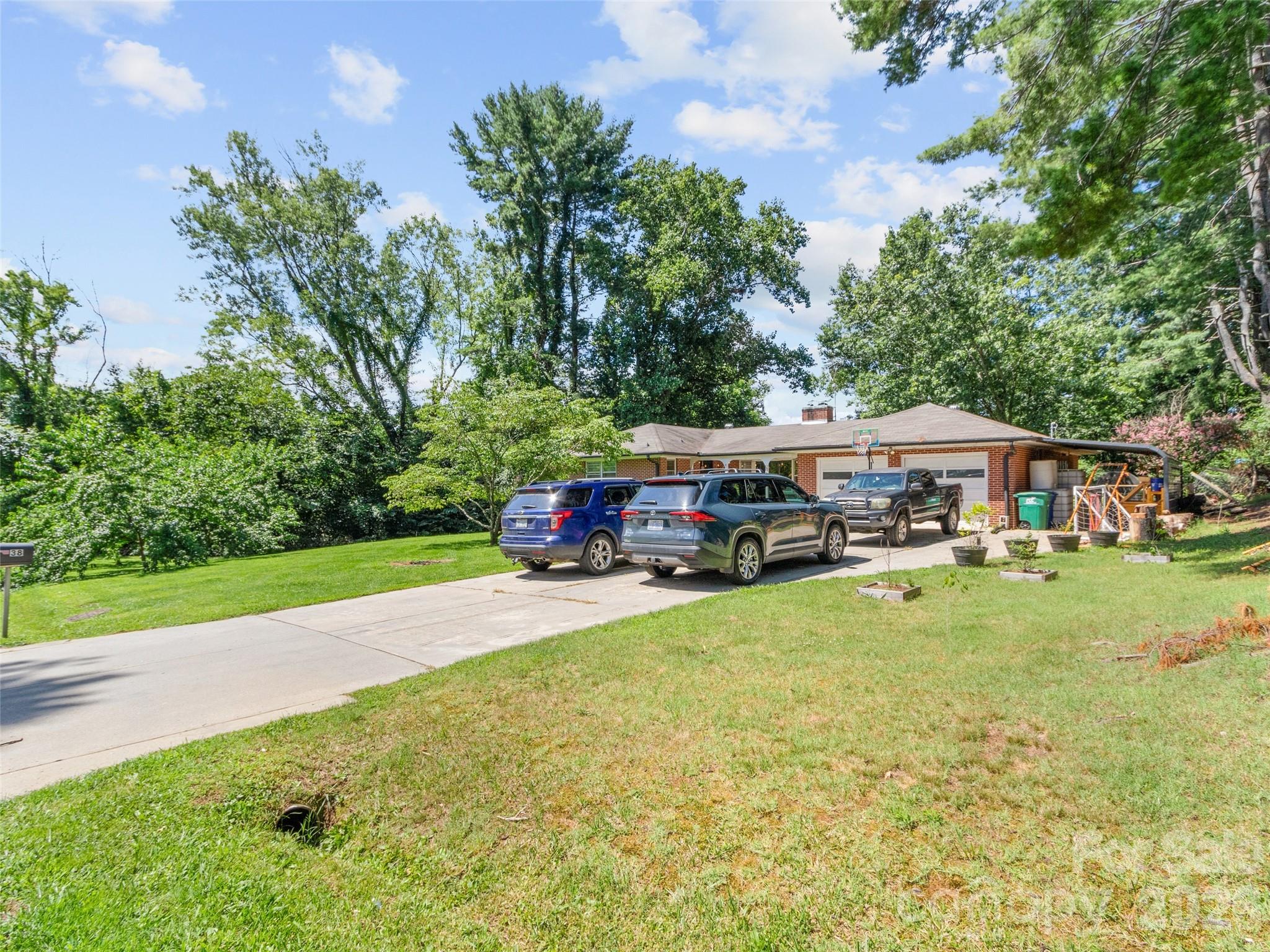 Single Family Residence at 38 Crowell Road, Asheville, photo 2 of 47