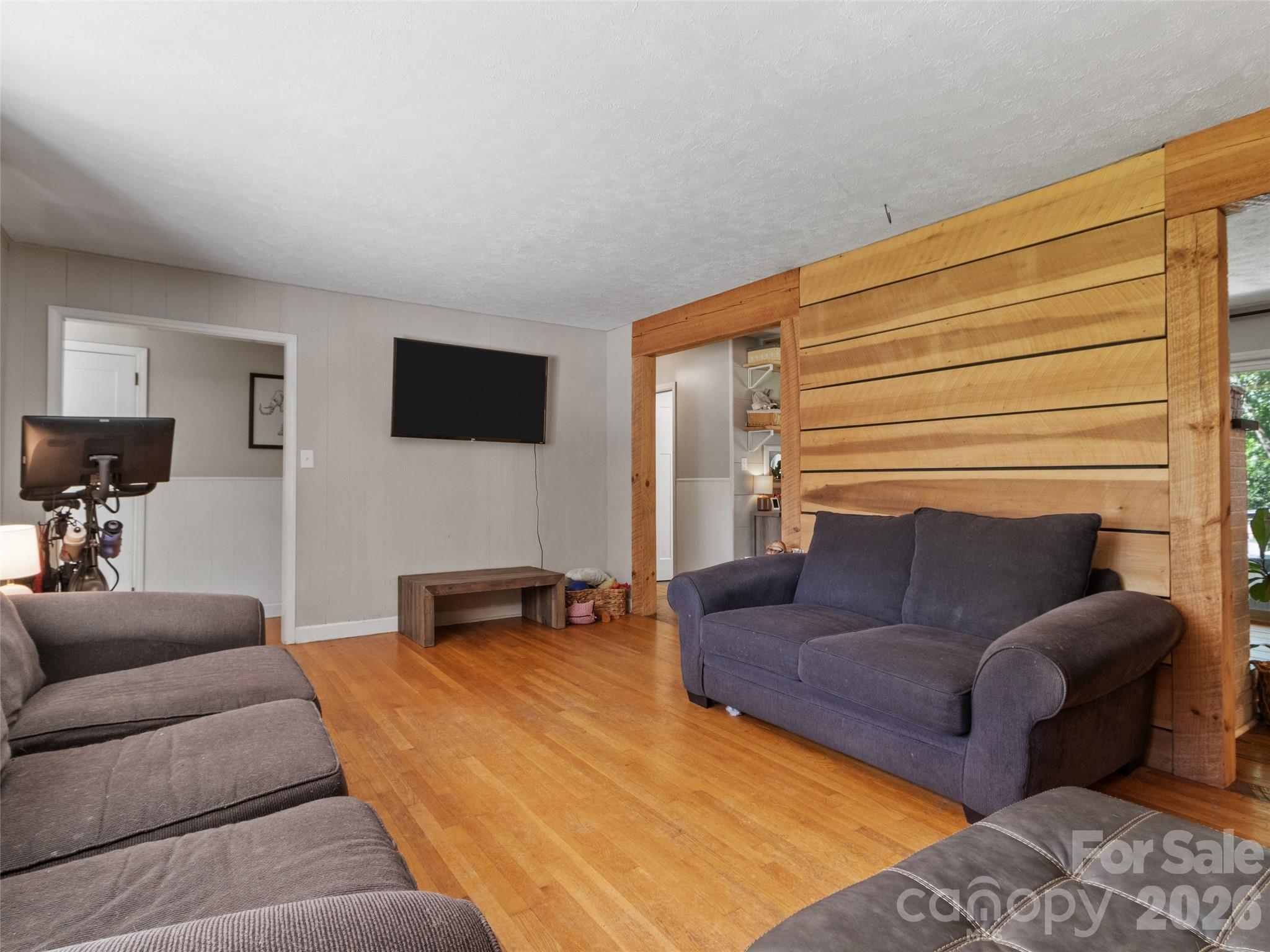 Single Family Residence at 38 Crowell Road, Asheville, photo 6 of 47