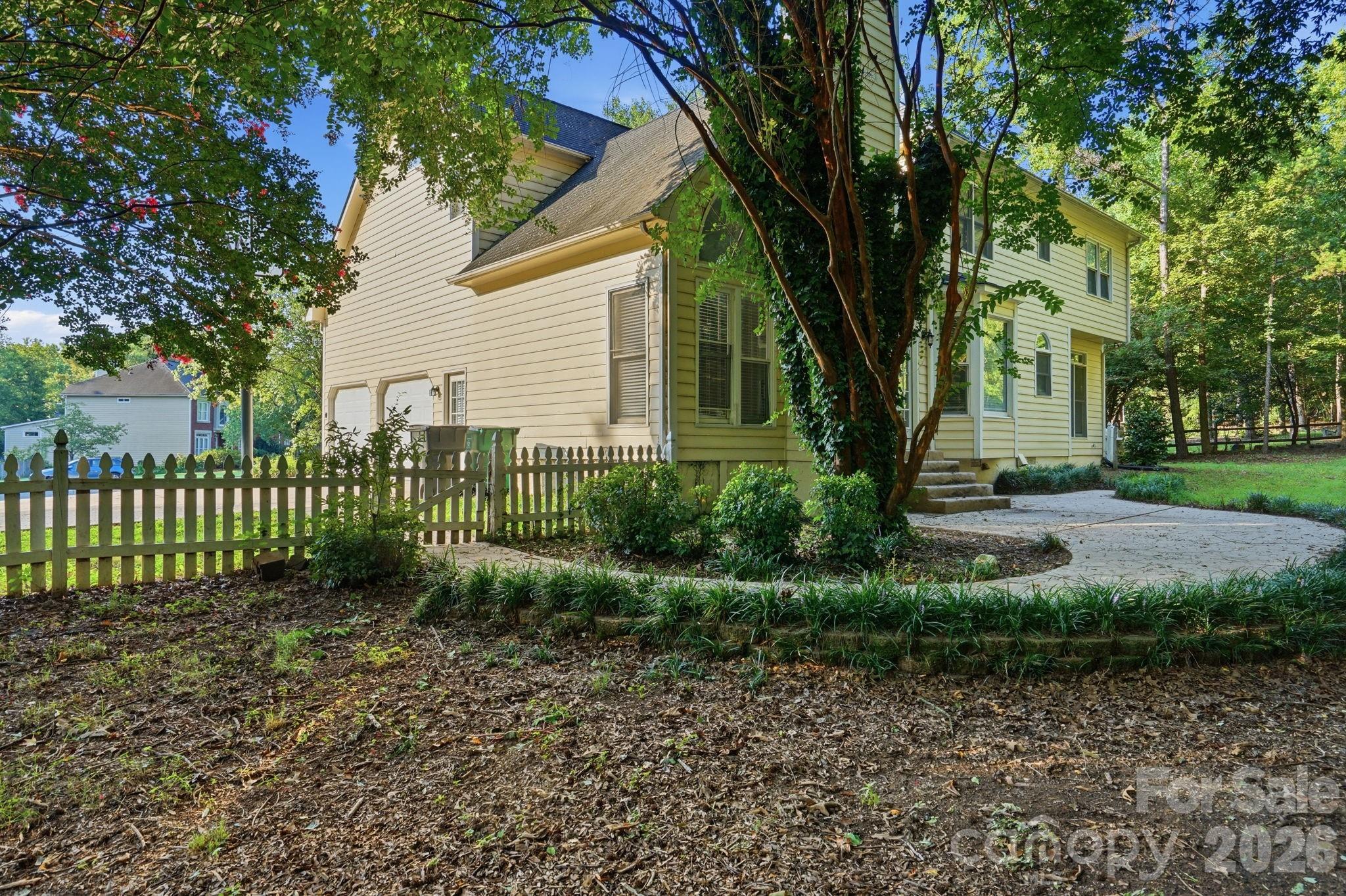 Single Family Residence at 1321 Hillshire Meadow Drive, Matthews, photo 41 of 47