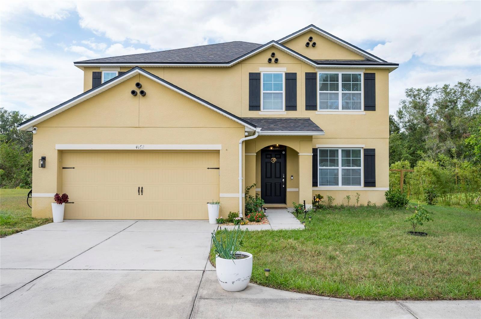 4162 ROBERTA DR