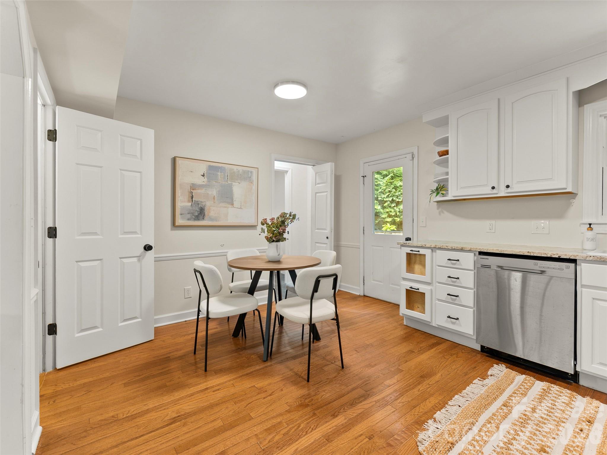 Single Family Residence at 28 Marne Road, Asheville, photo 10 of 48