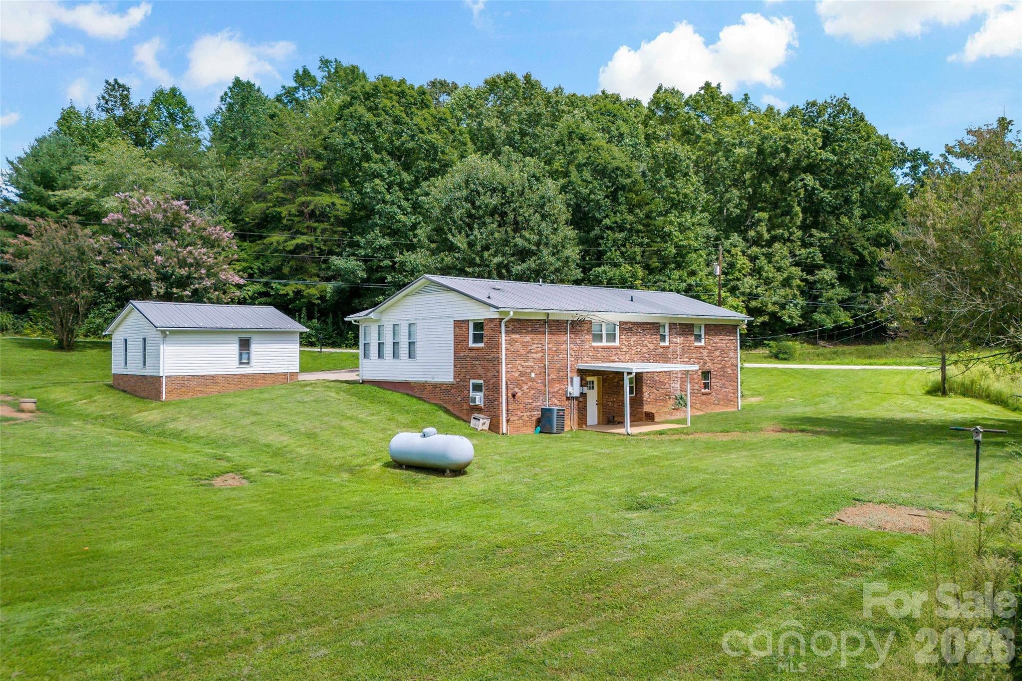 Single Family Residence at 204 Quail Hollow Road, Marion, photo 4 of 34