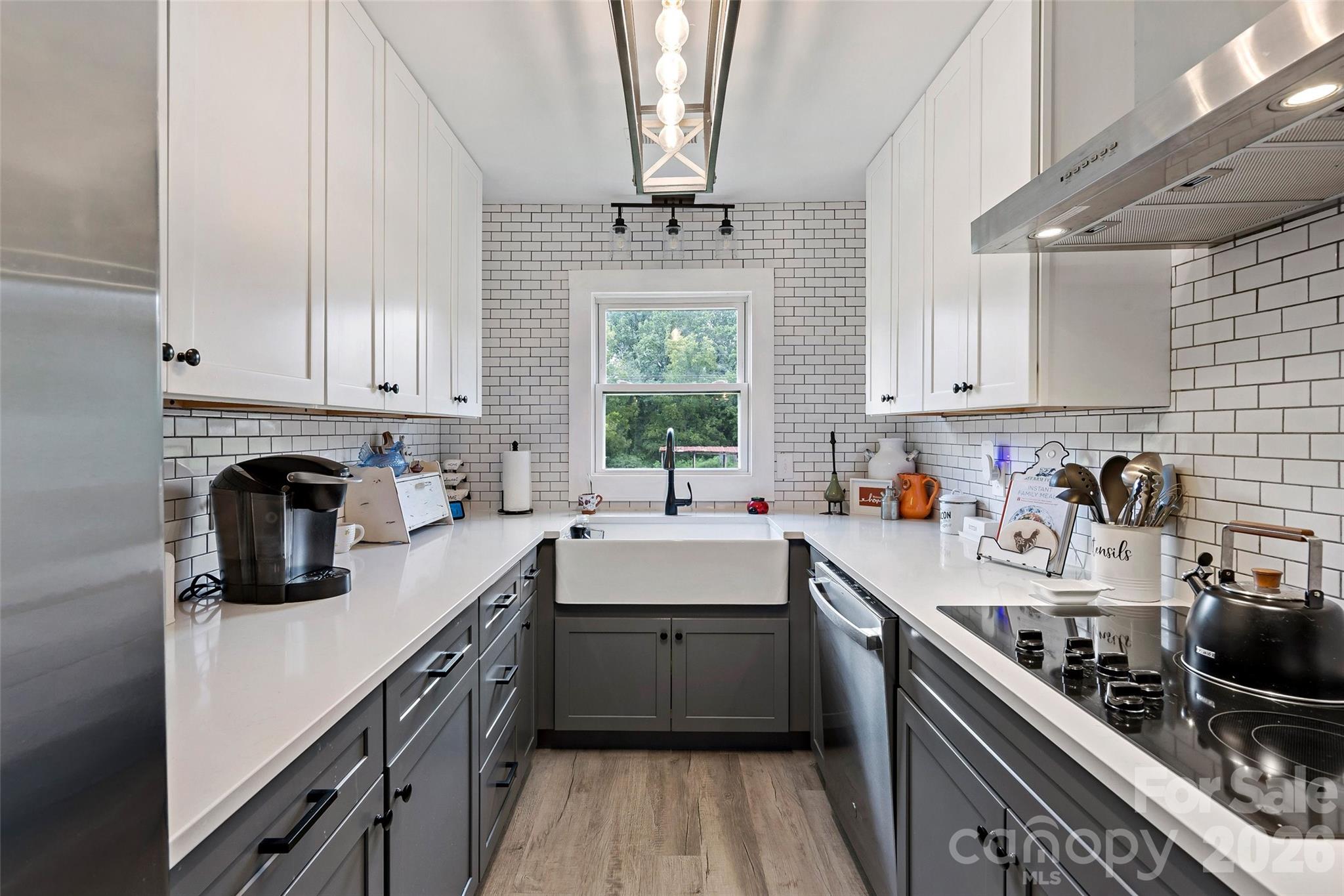 Single Family Residence at 204 Quail Hollow Road, Marion, photo 11 of 34