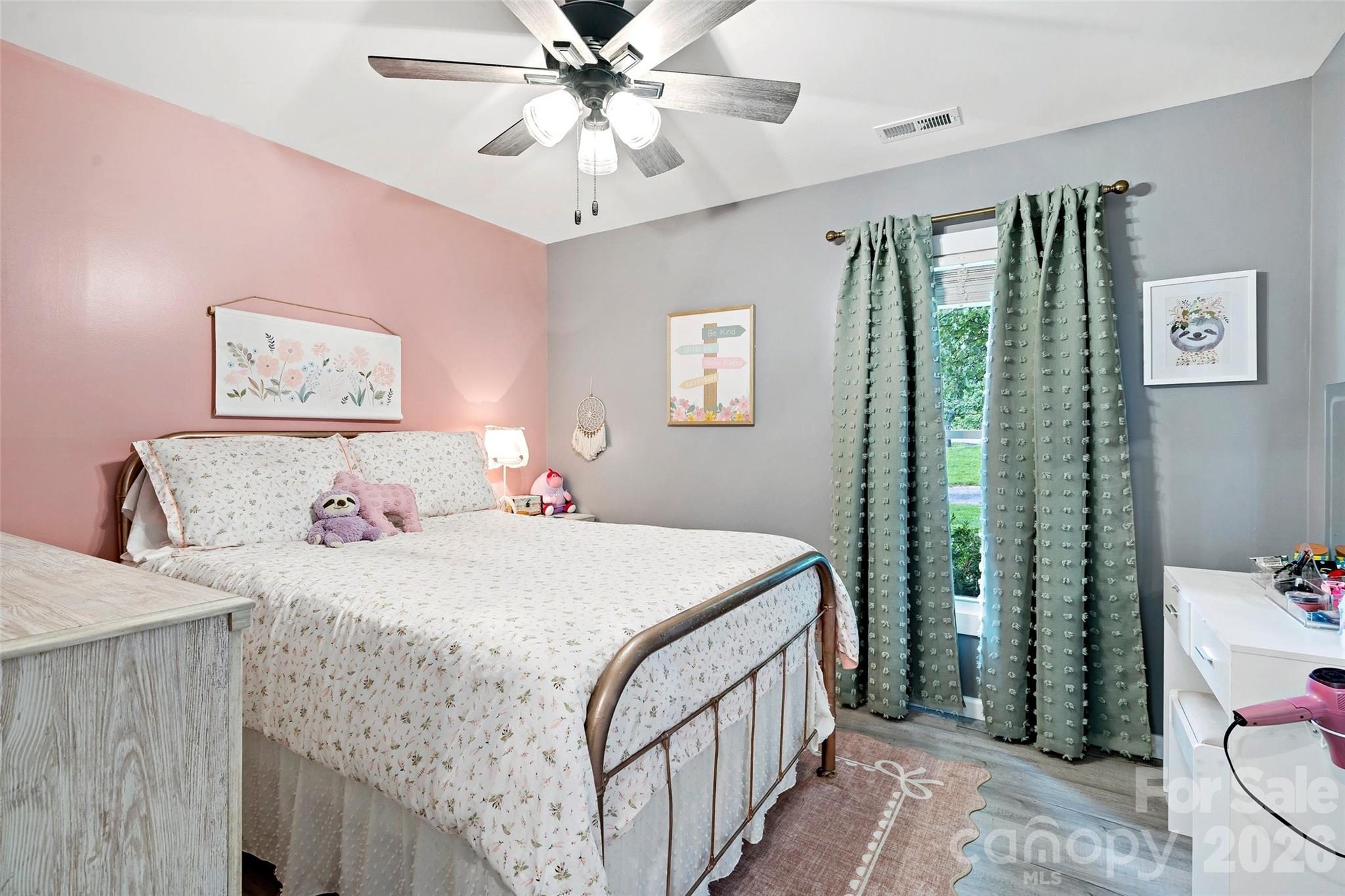 Single Family Residence at 204 Quail Hollow Road, Marion, photo 21 of 34