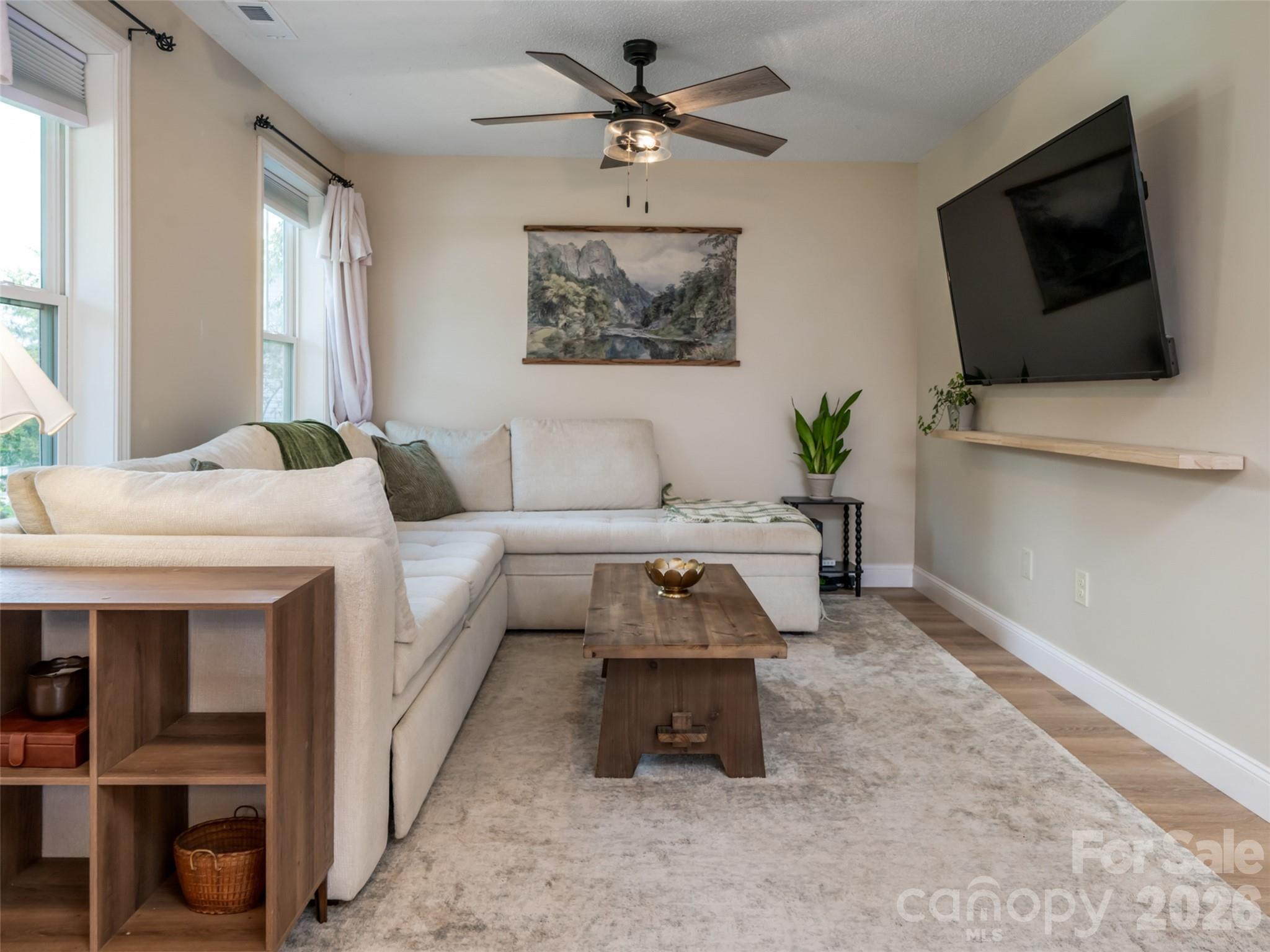 Single Family Residence at 115 Soulshine Court, Asheville, photo 6 of 35