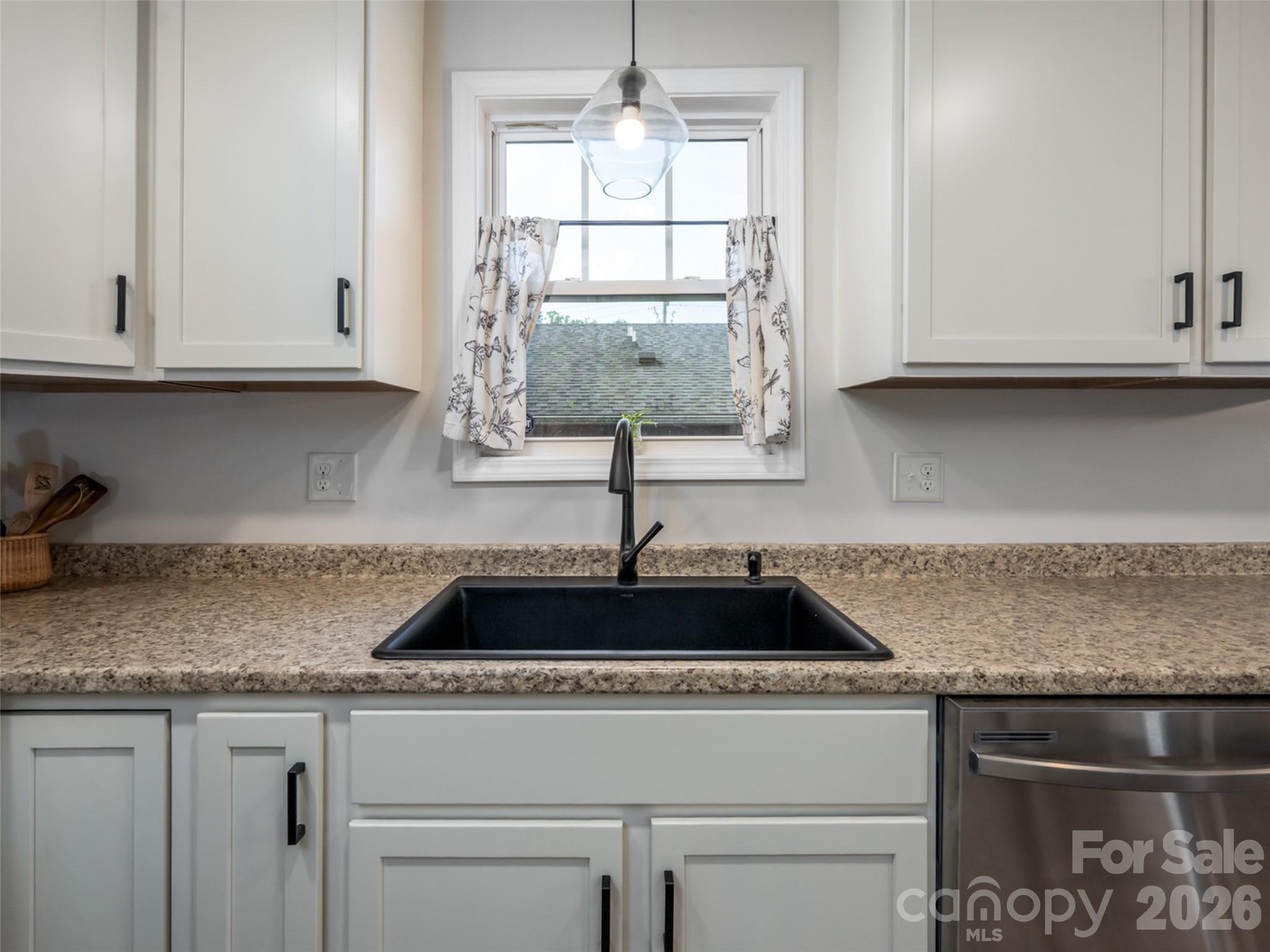 Single Family Residence at 115 Soulshine Court, Asheville, photo 11 of 35