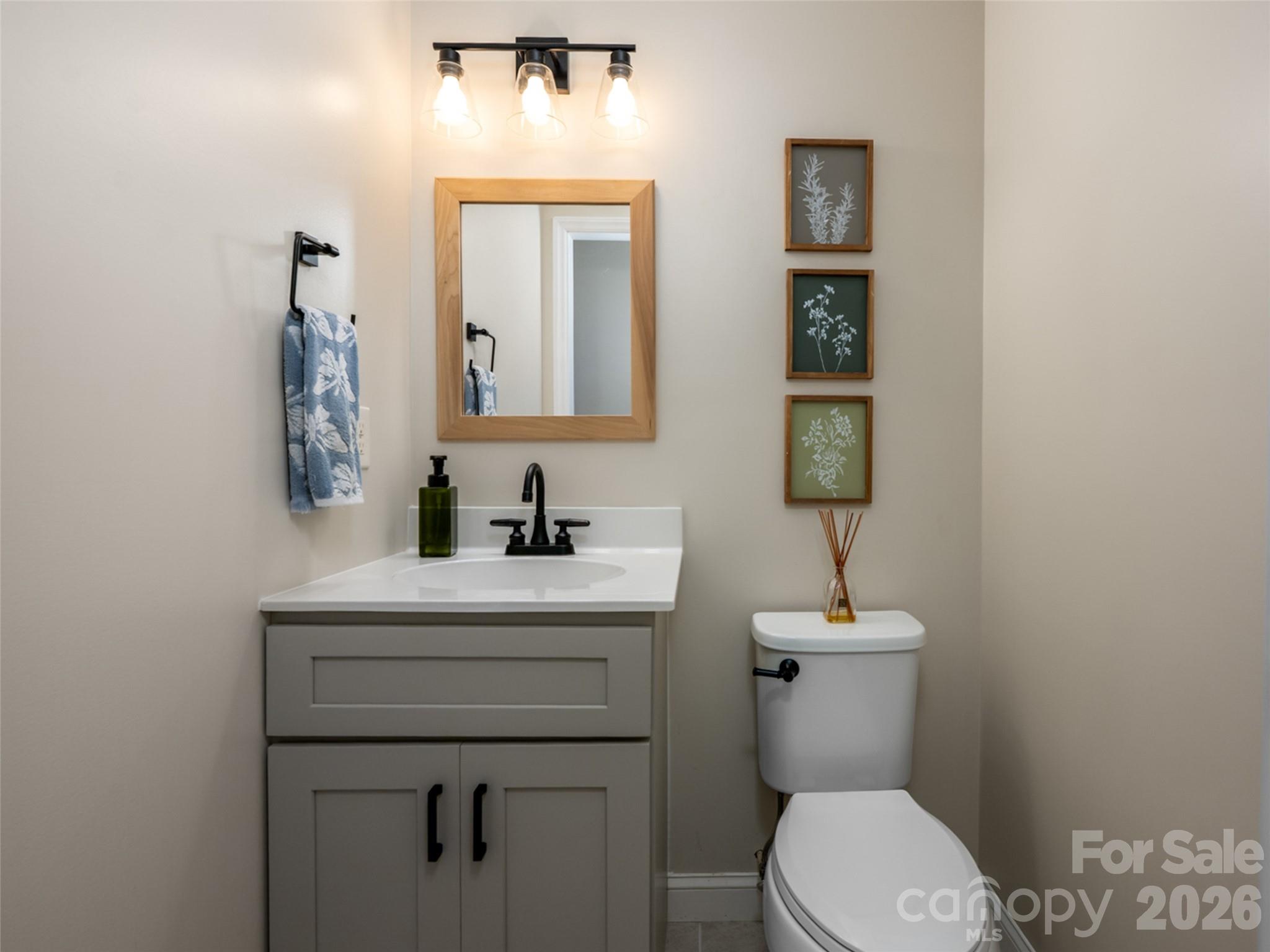 Single Family Residence at 115 Soulshine Court, Asheville, photo 14 of 35