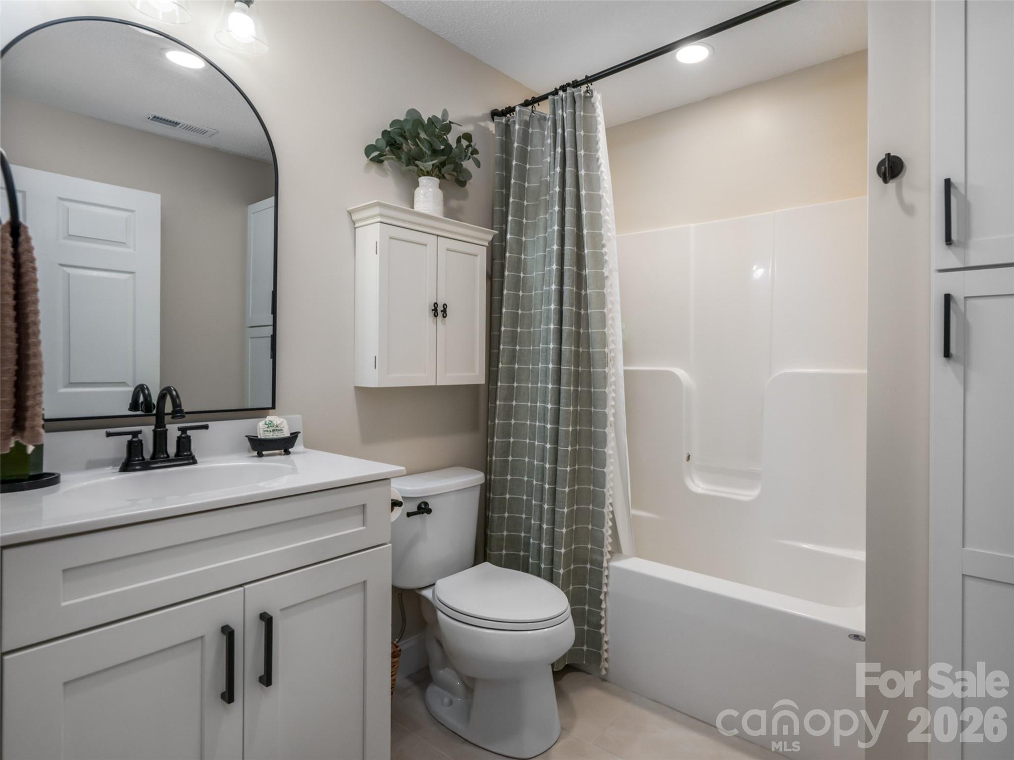 Single Family Residence at 115 Soulshine Court, Asheville, photo 19 of 35