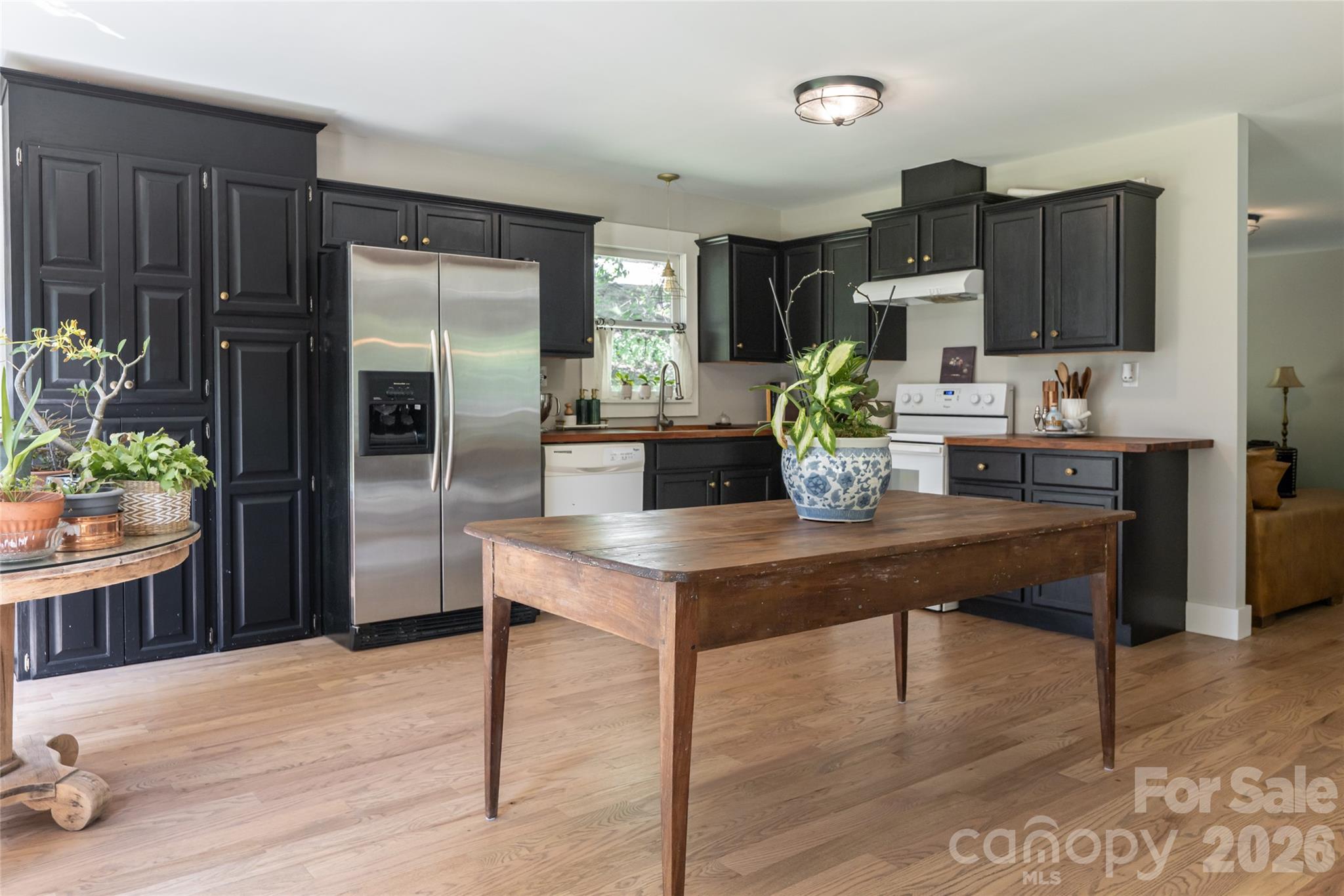 Single Family Residence at 360 Pinners Cove Road, Asheville, photo 10 of 46