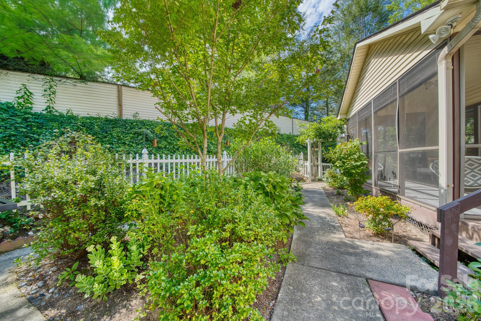 Condominium at 130 Exeter Court, Hendersonville, photo 30 of 41