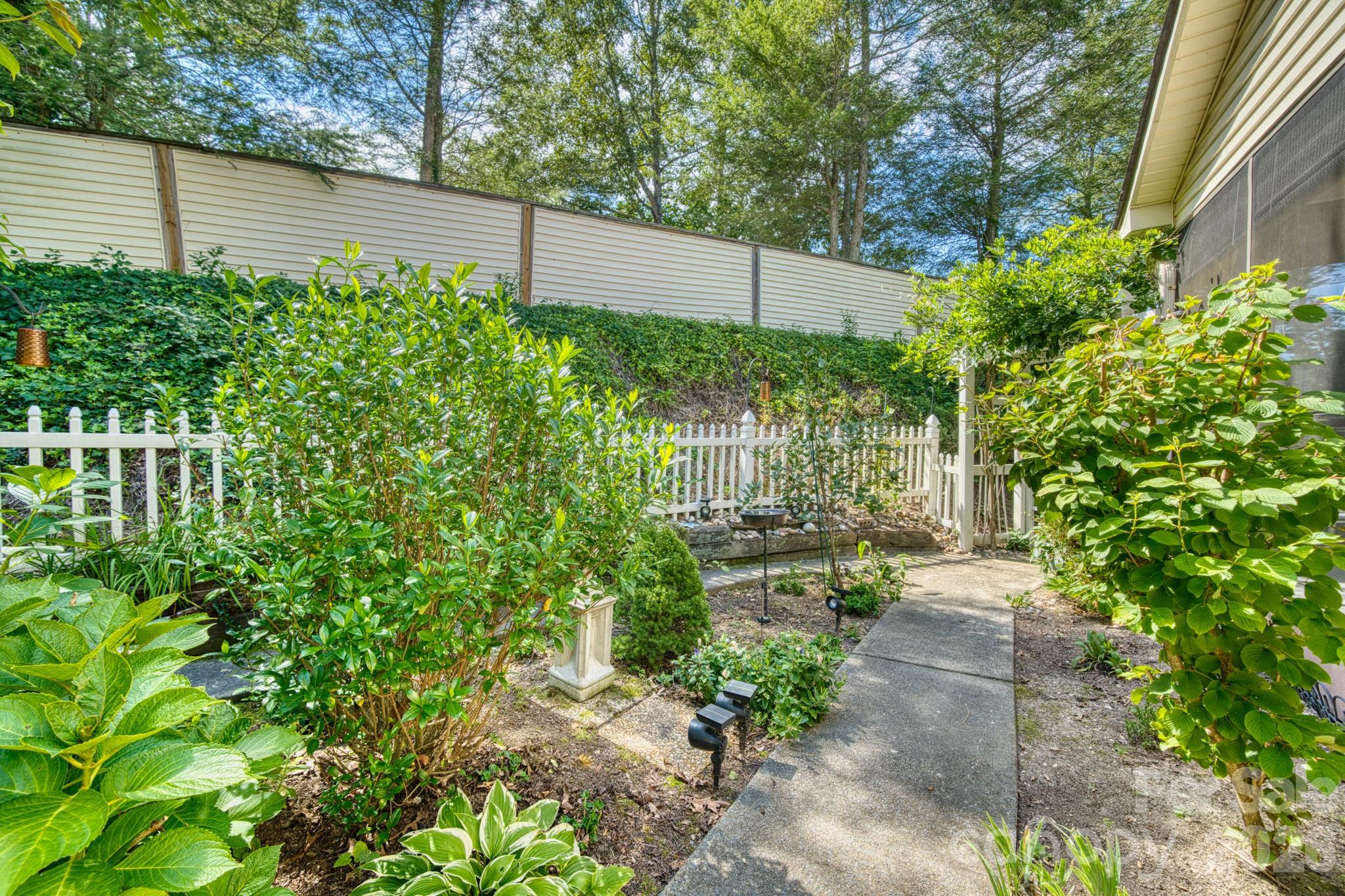 Condominium at 130 Exeter Court, Hendersonville, photo 31 of 41