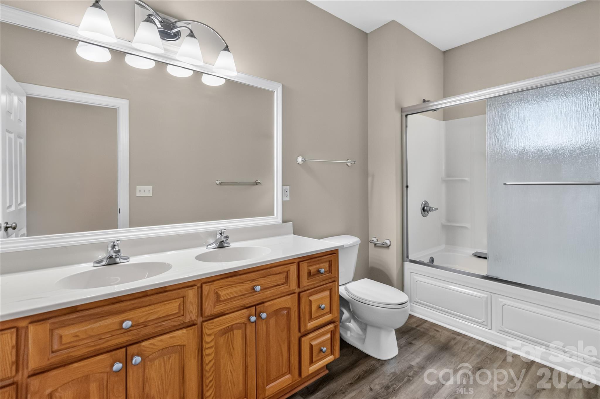 Ensuite with Dual Sink Vanity - 105 Putter Place, Mooresville