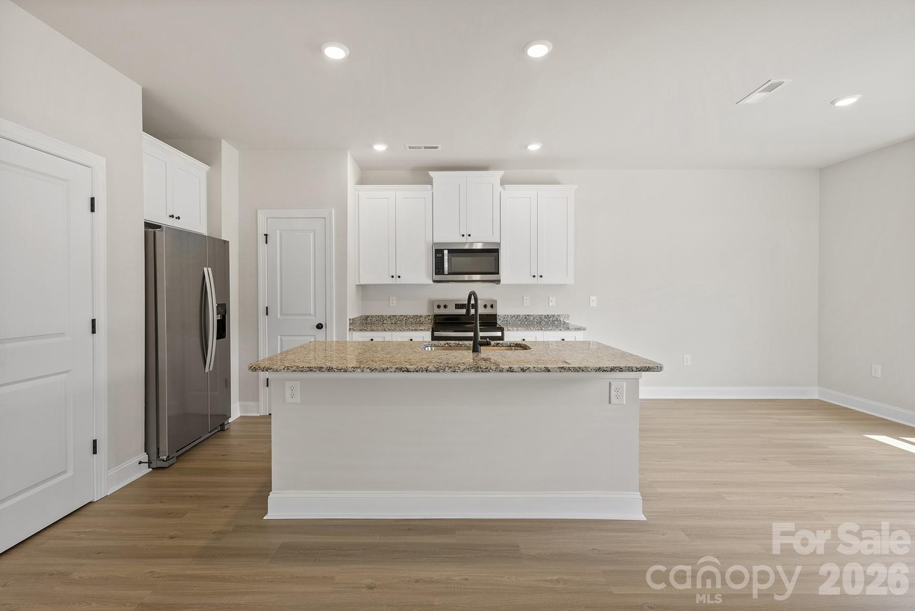 Single Family Residence at 3326 Yorkshire Drive, Gastonia, photo 5 of 18