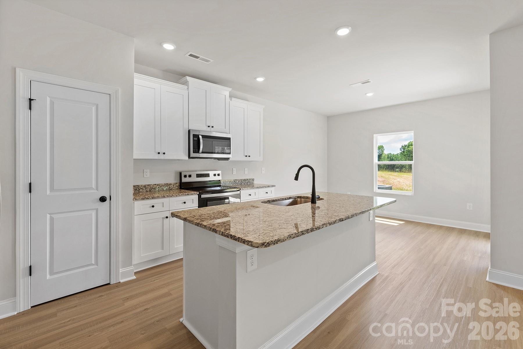 Single Family Residence at 3326 Yorkshire Drive, Gastonia, photo 6 of 18