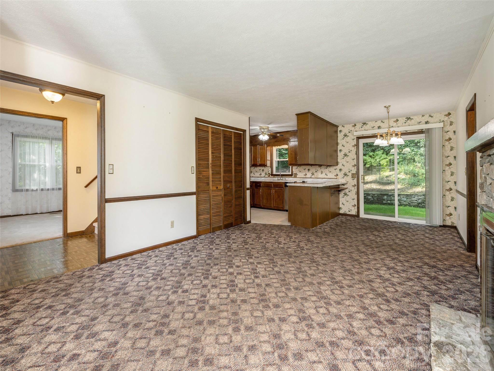 Single Family Residence at 211 Ginseng Lane, Hendersonville, photo 10 of 38