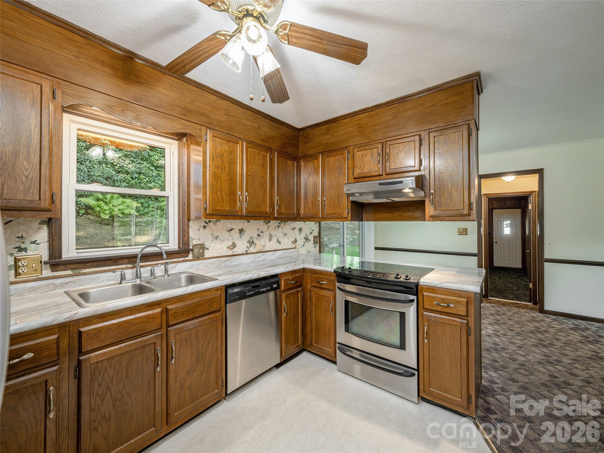 Single Family Residence at 211 Ginseng Lane, Hendersonville, photo 14 of 38