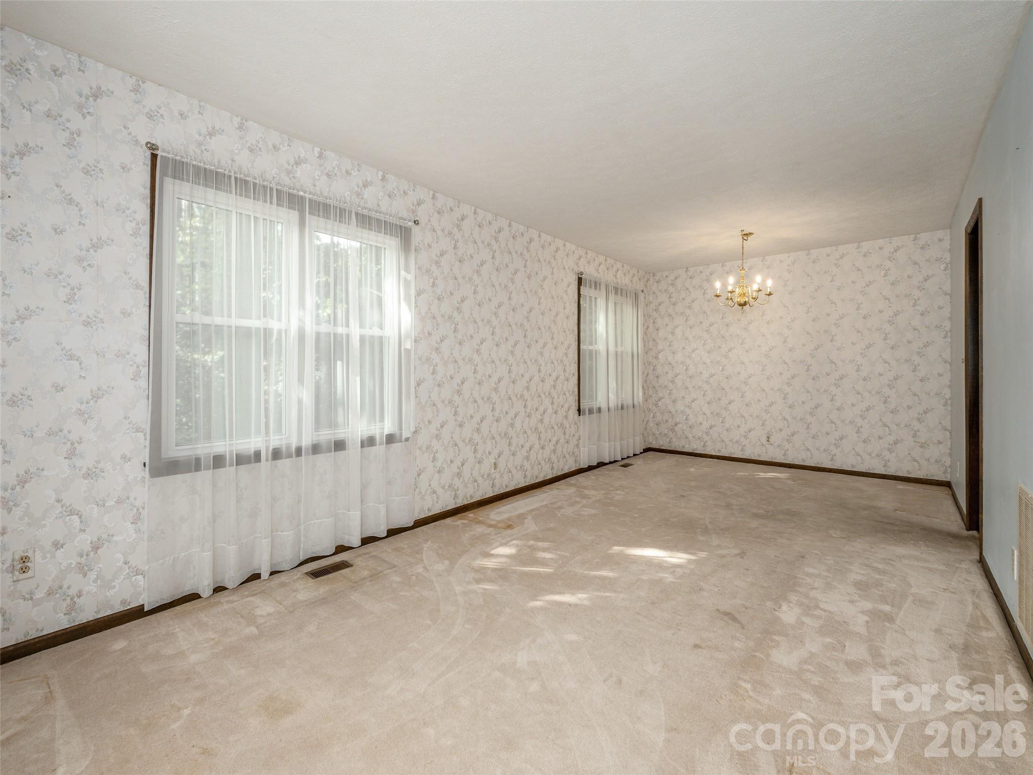 Single Family Residence at 211 Ginseng Lane, Hendersonville, photo 17 of 38