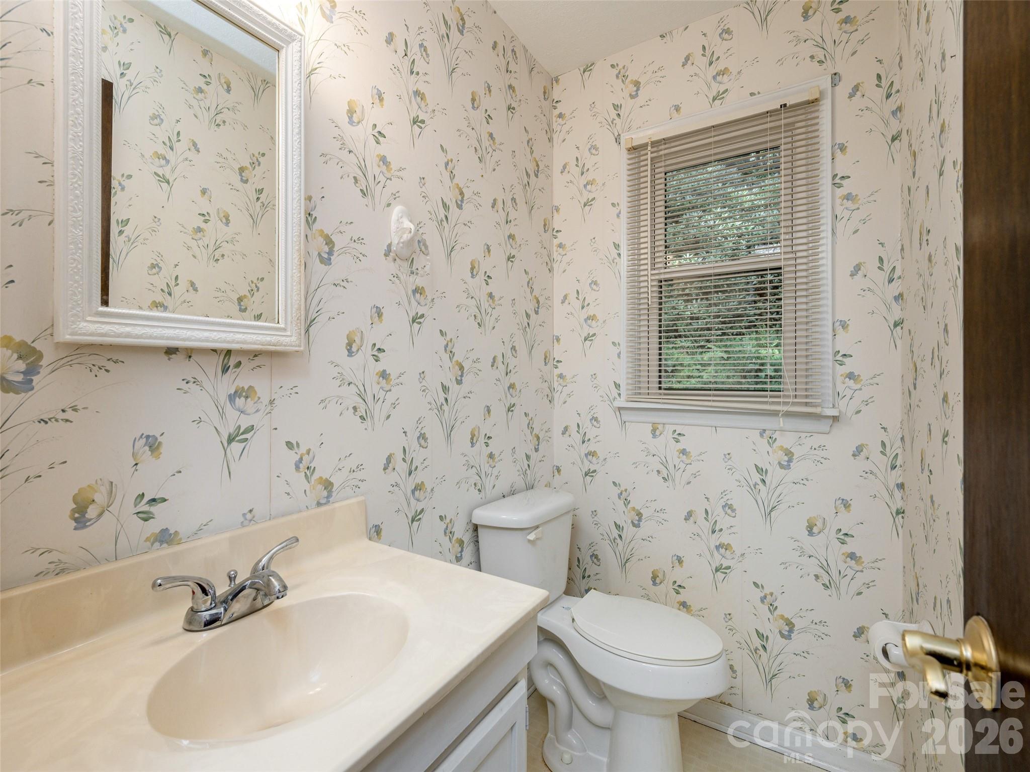 Single Family Residence at 211 Ginseng Lane, Hendersonville, photo 19 of 38