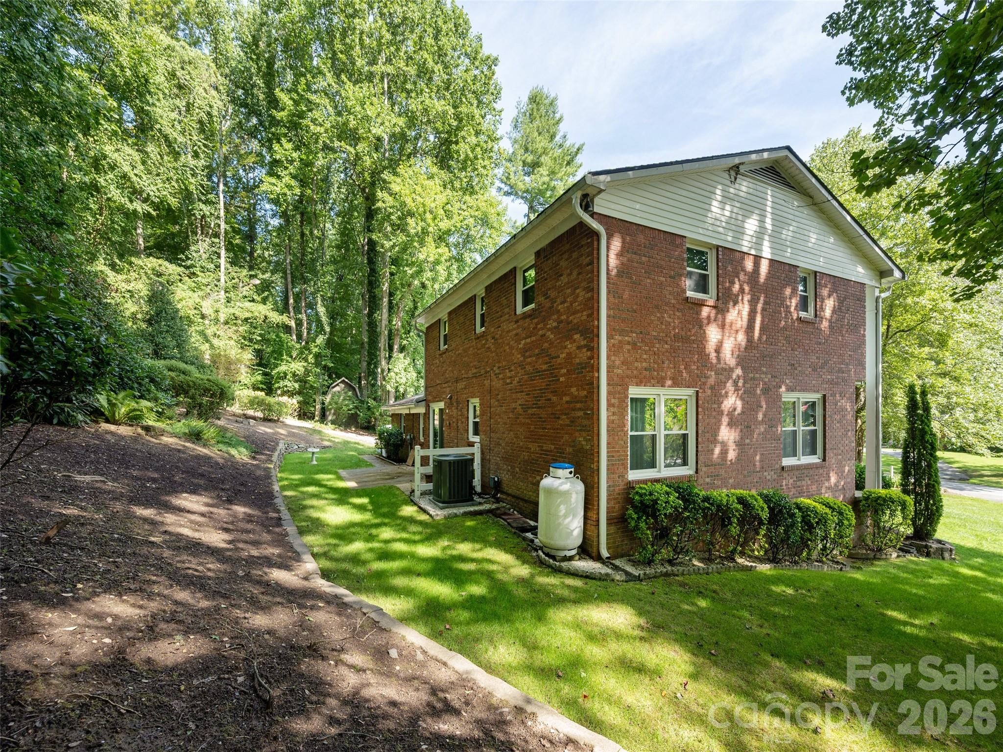 Single Family Residence at 211 Ginseng Lane, Hendersonville, photo 32 of 38