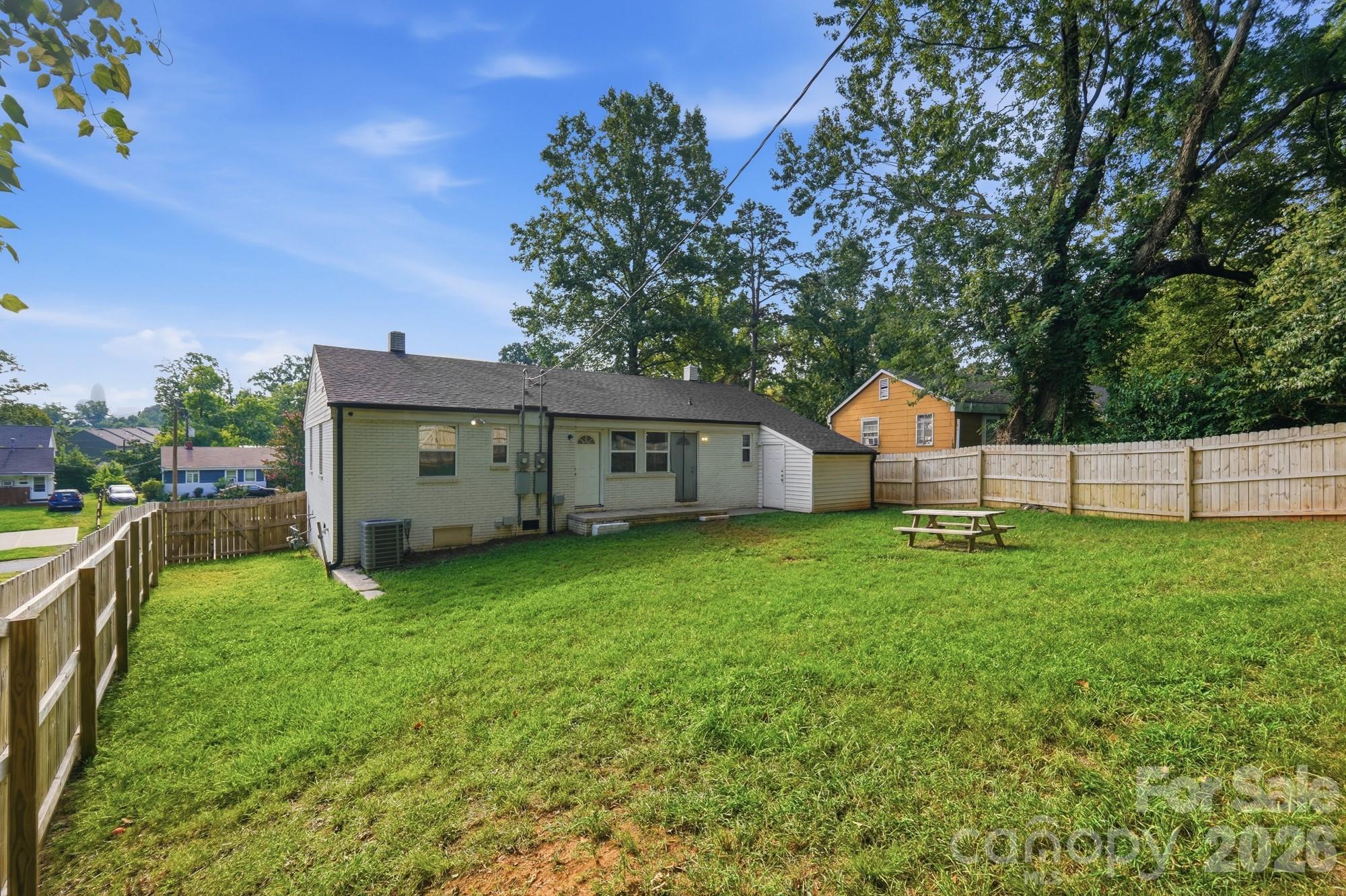 Duplex at 3019 Columbus Circle, Charlotte, photo 34 of 39