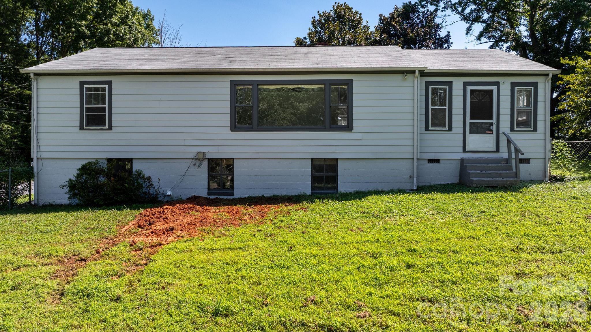 Single Family Residence at 101 Harris Drive, Morganton, photo 4 of 25