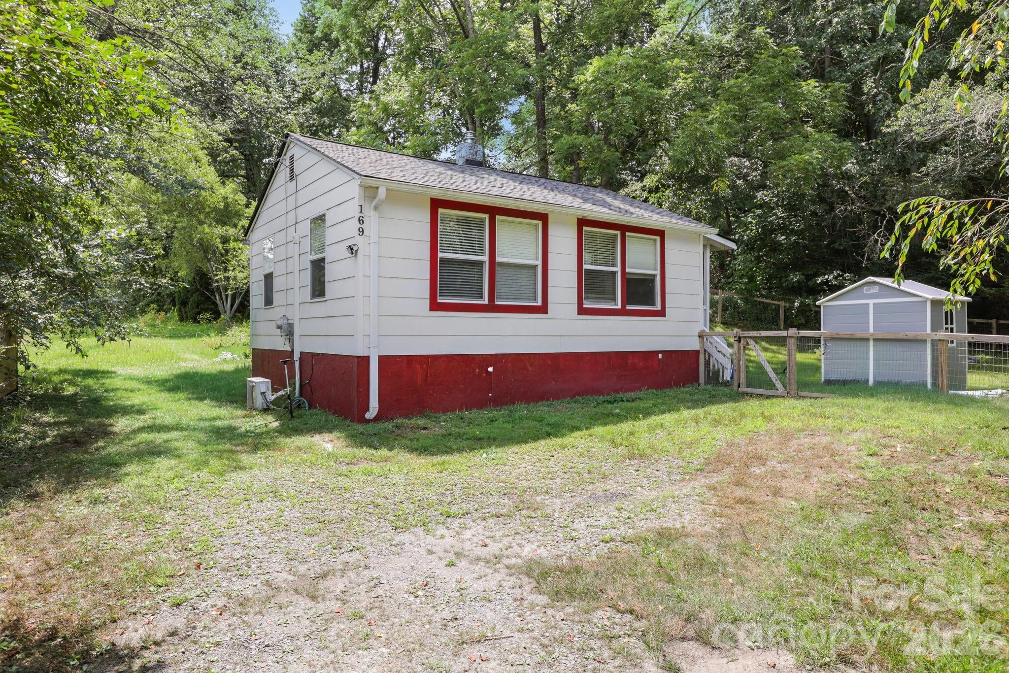 ! BR/1 BA Cottage - 169 and 171 Cragmont Road, Black Mountain