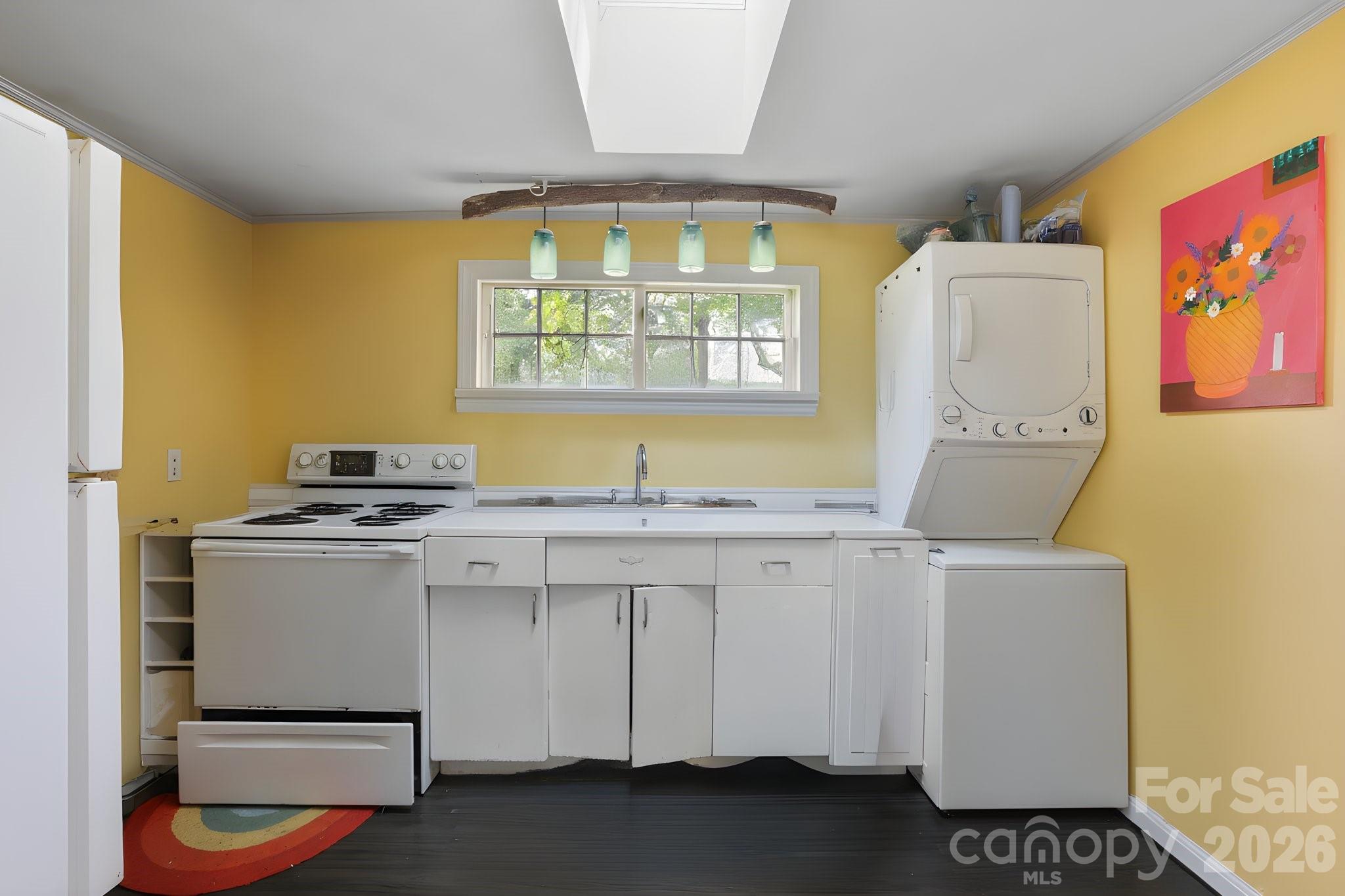Cottage Kitchen - 169 and 171 Cragmont Road, Black Mountain
