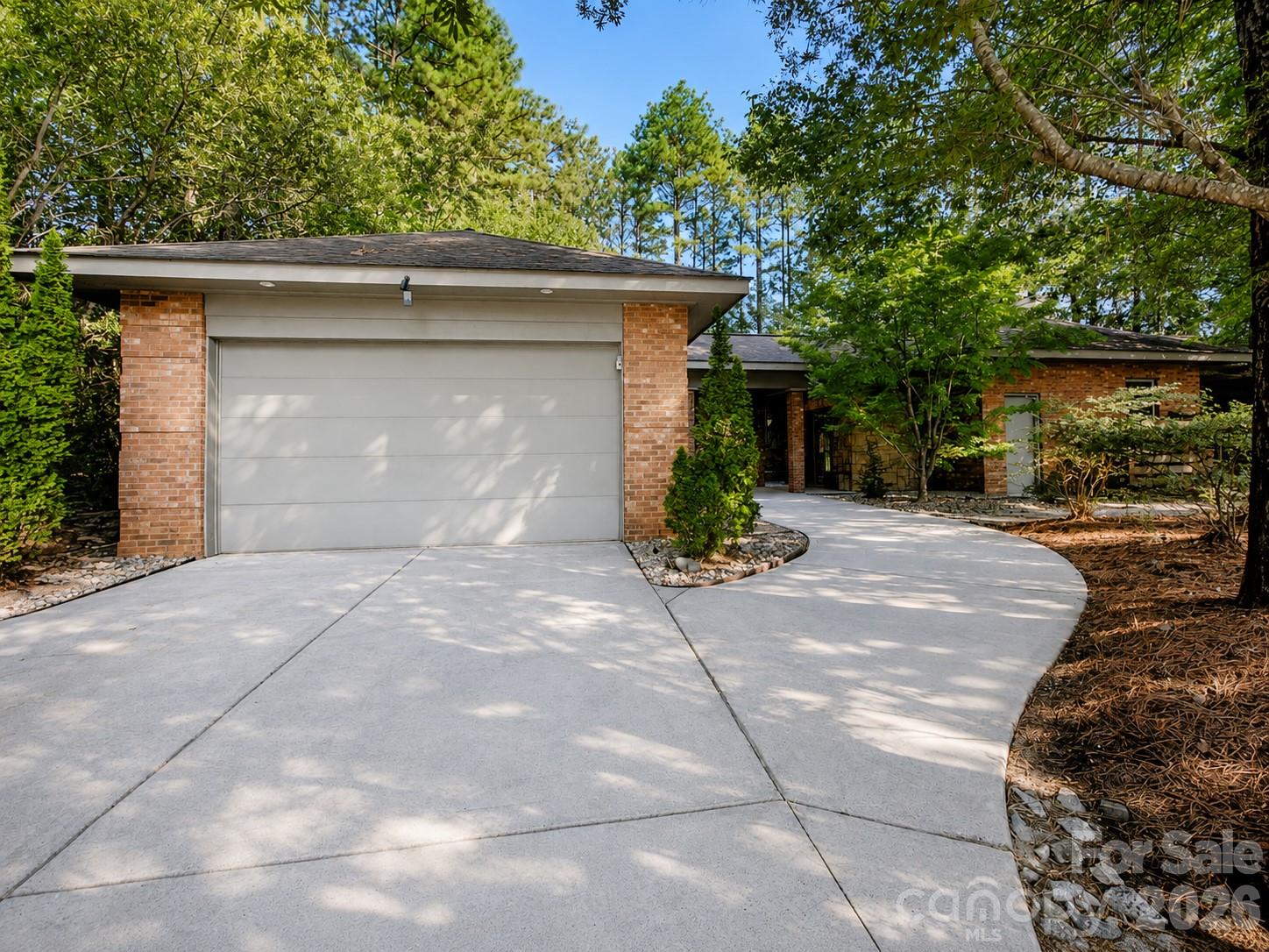 2 car garage - 316 Riverwood Road, Mooresville