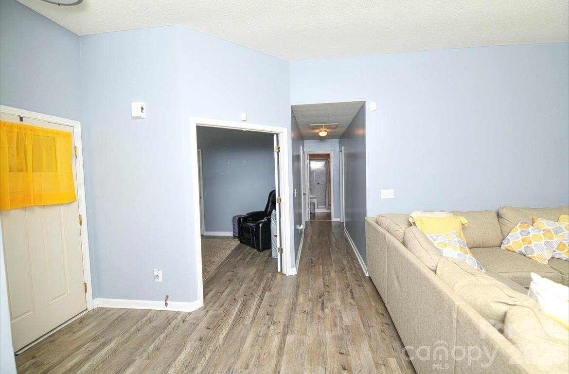 Single Family Residence at 10132 Ashley Farm Drive, Matthews, photo 3 of 28