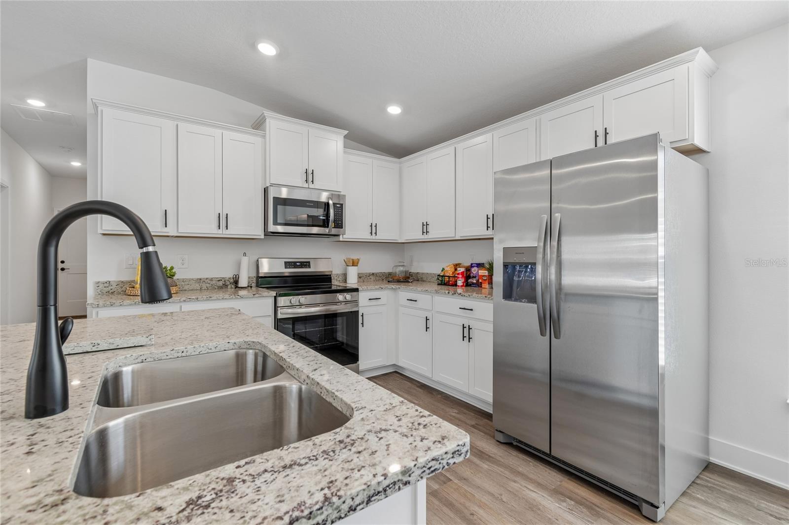 Single Family Residence at 9409 HIGHLAND HILLS DR ST, HUDSON, photo 6 of 20