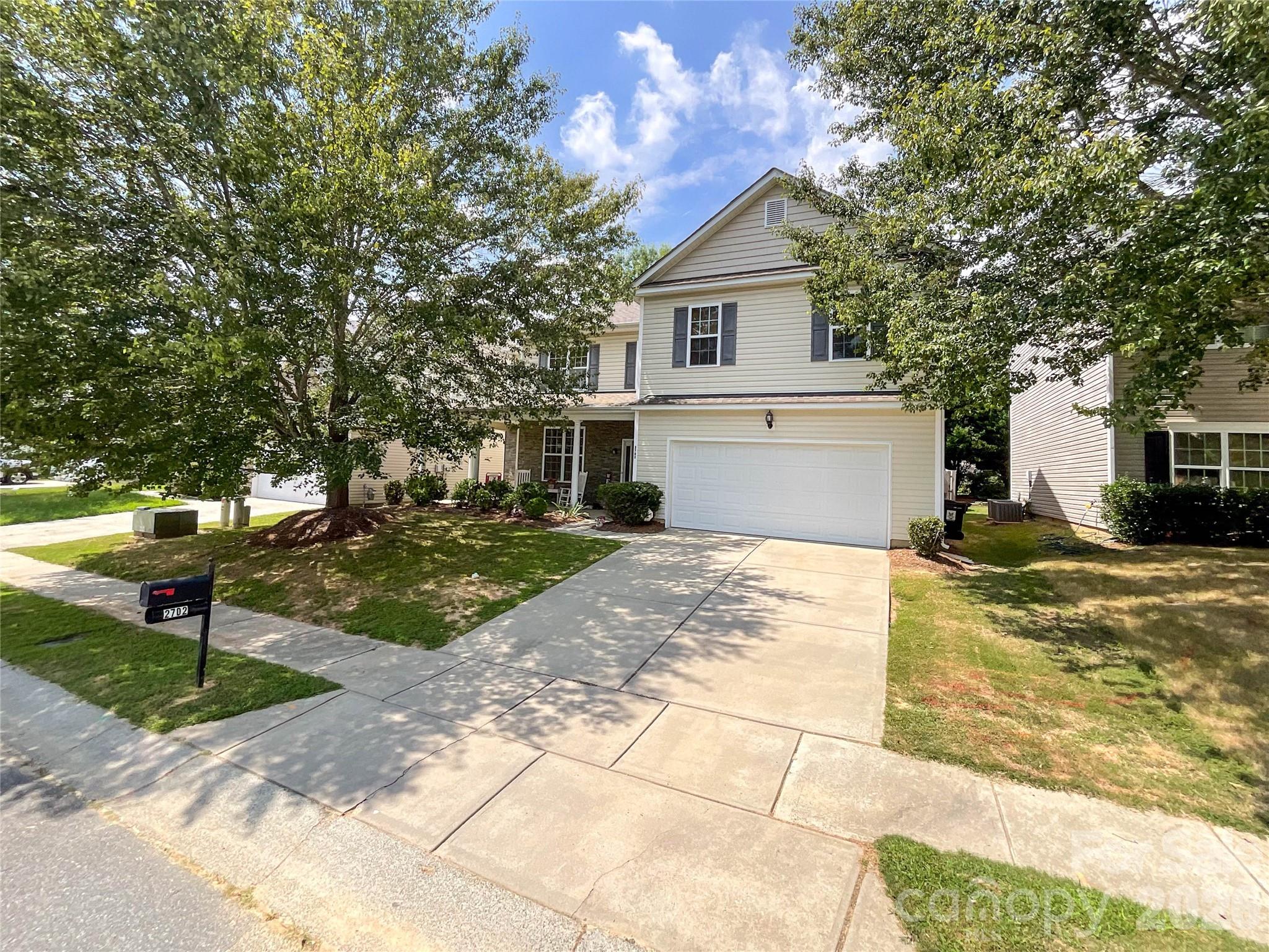 Single Family Residence at 2702 Piersland Drive, Matthews, photo 2 of 48