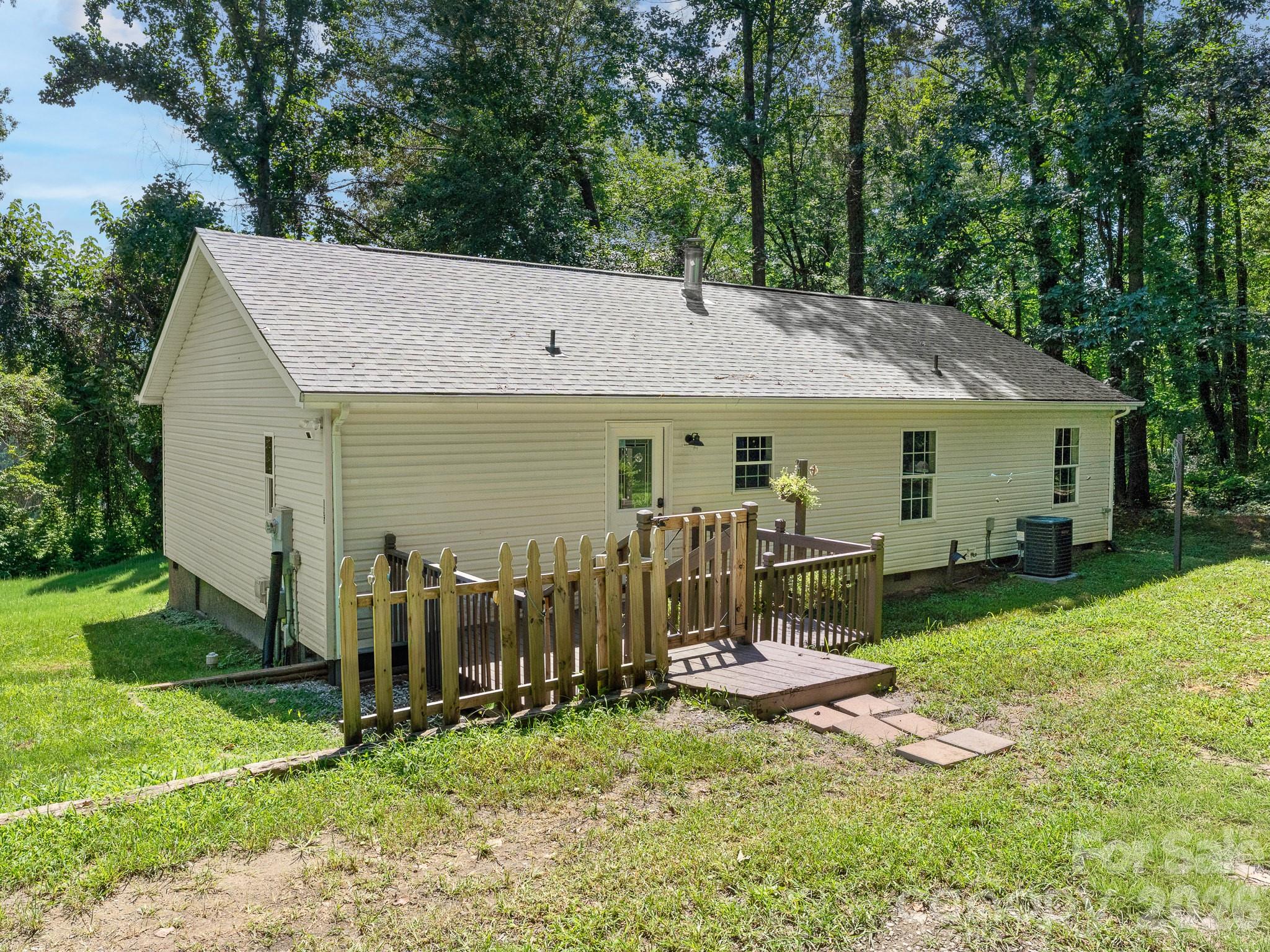 Single Family Residence at 195 Shiloh Road, Asheville, photo 2 of 39