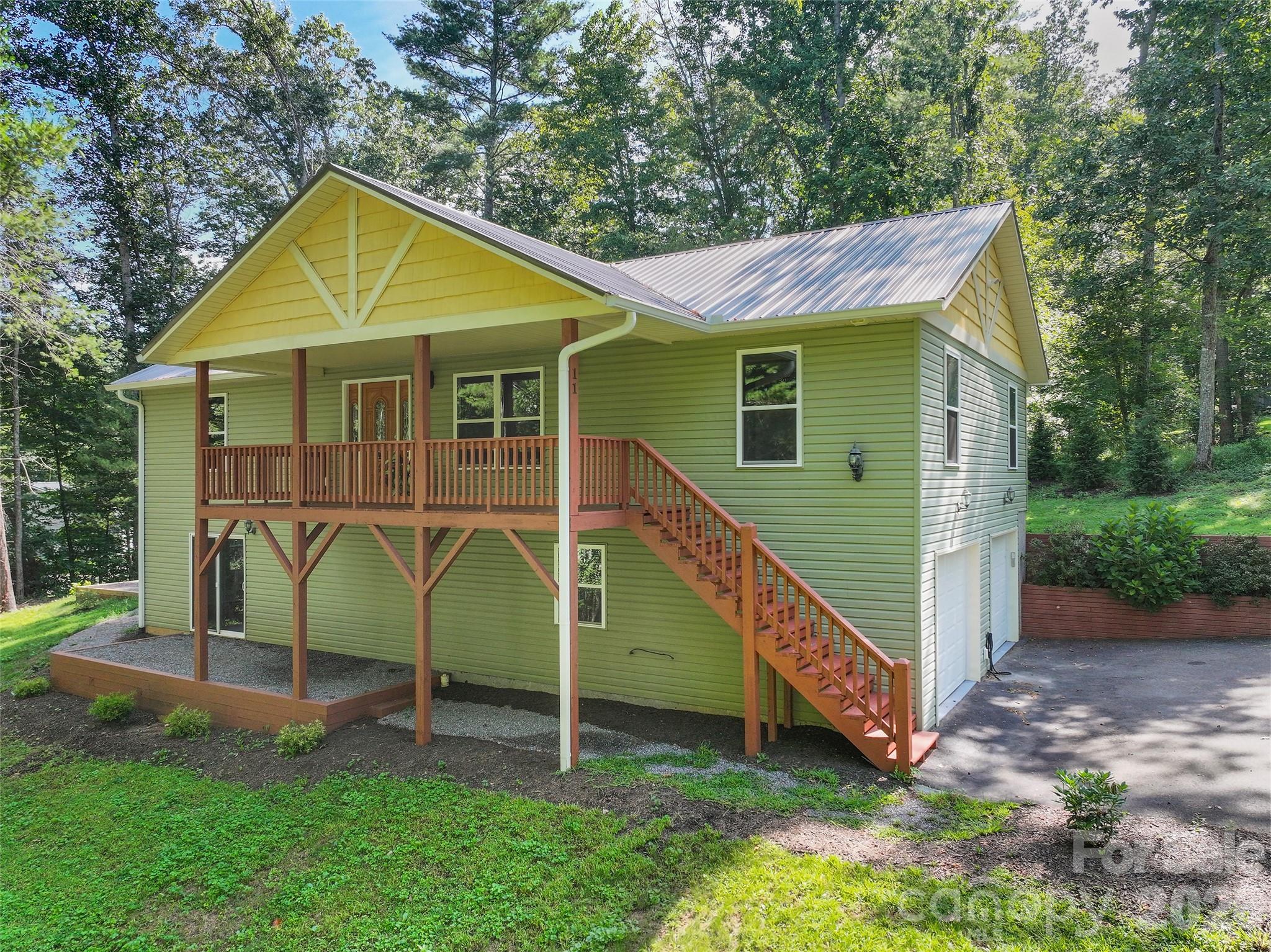 Single Family Residence at 11 Tahchee Trail, Fletcher, photo 3 of 41