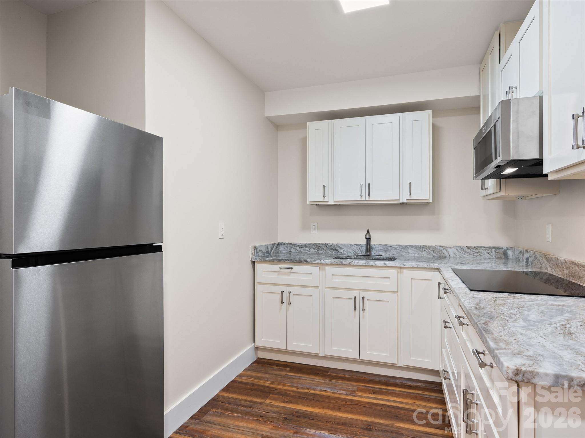 Full Kitchen downstairs! The perfect set-up for rental income or extentded family! - 11 Tahchee Trail, Fletcher
