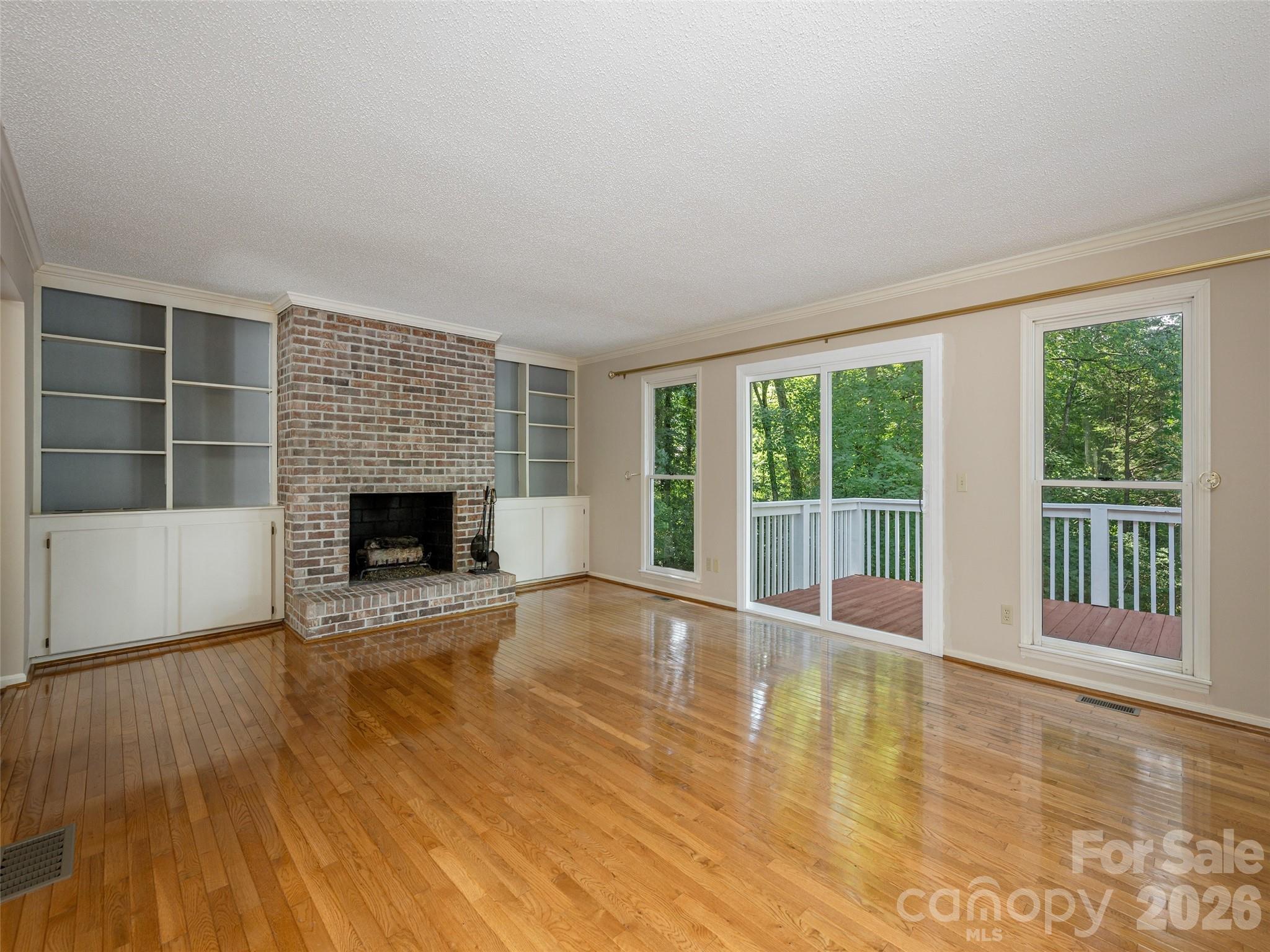The Living Room Feels Lika a Retreat - 15 Glen Crest Drive, Arden