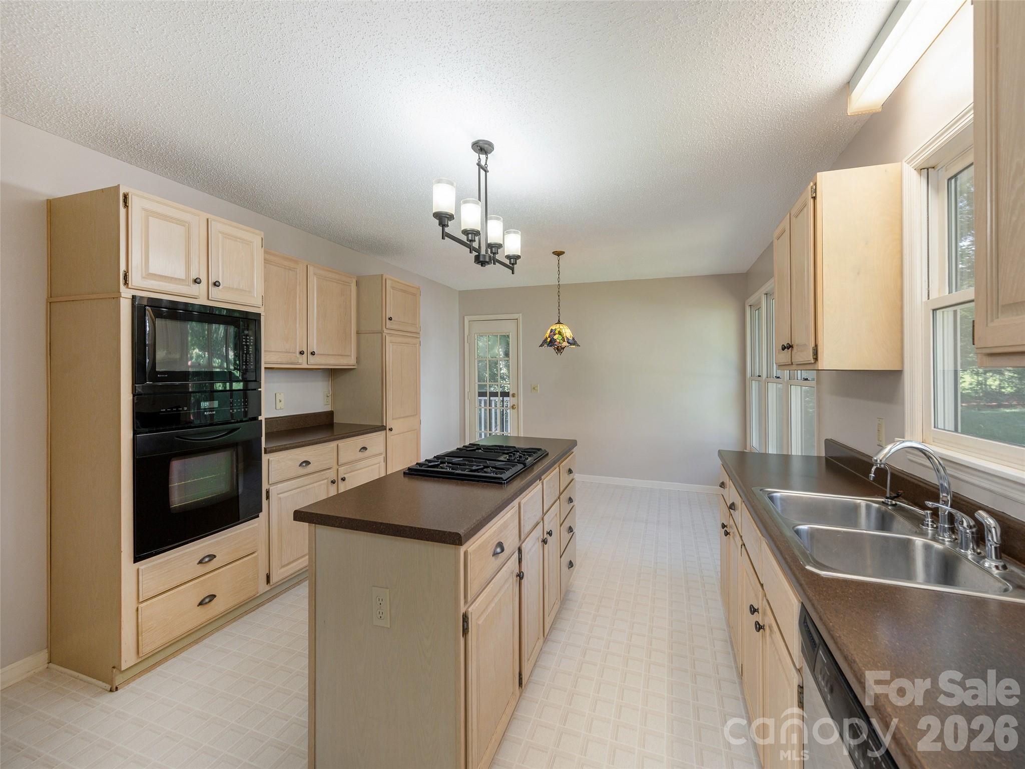 Another View of the Kitchen - 15 Glen Crest Drive, Arden
