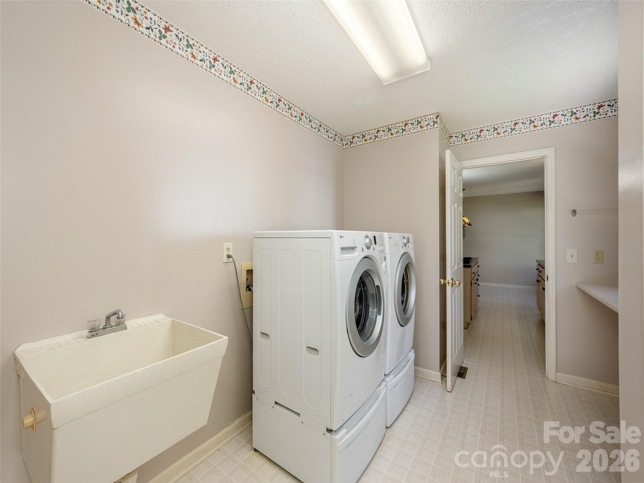 Laundry Room off the Kitchen - 15 Glen Crest Drive, Arden