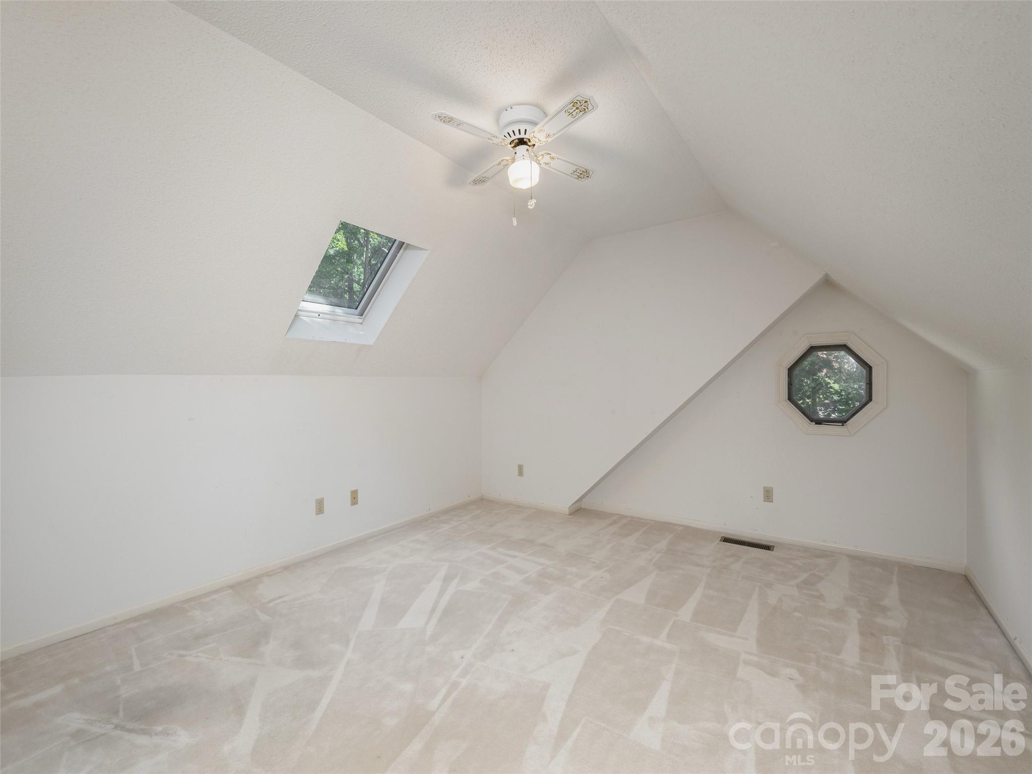 Upstairs Primary Bedroom - 15 Glen Crest Drive, Arden