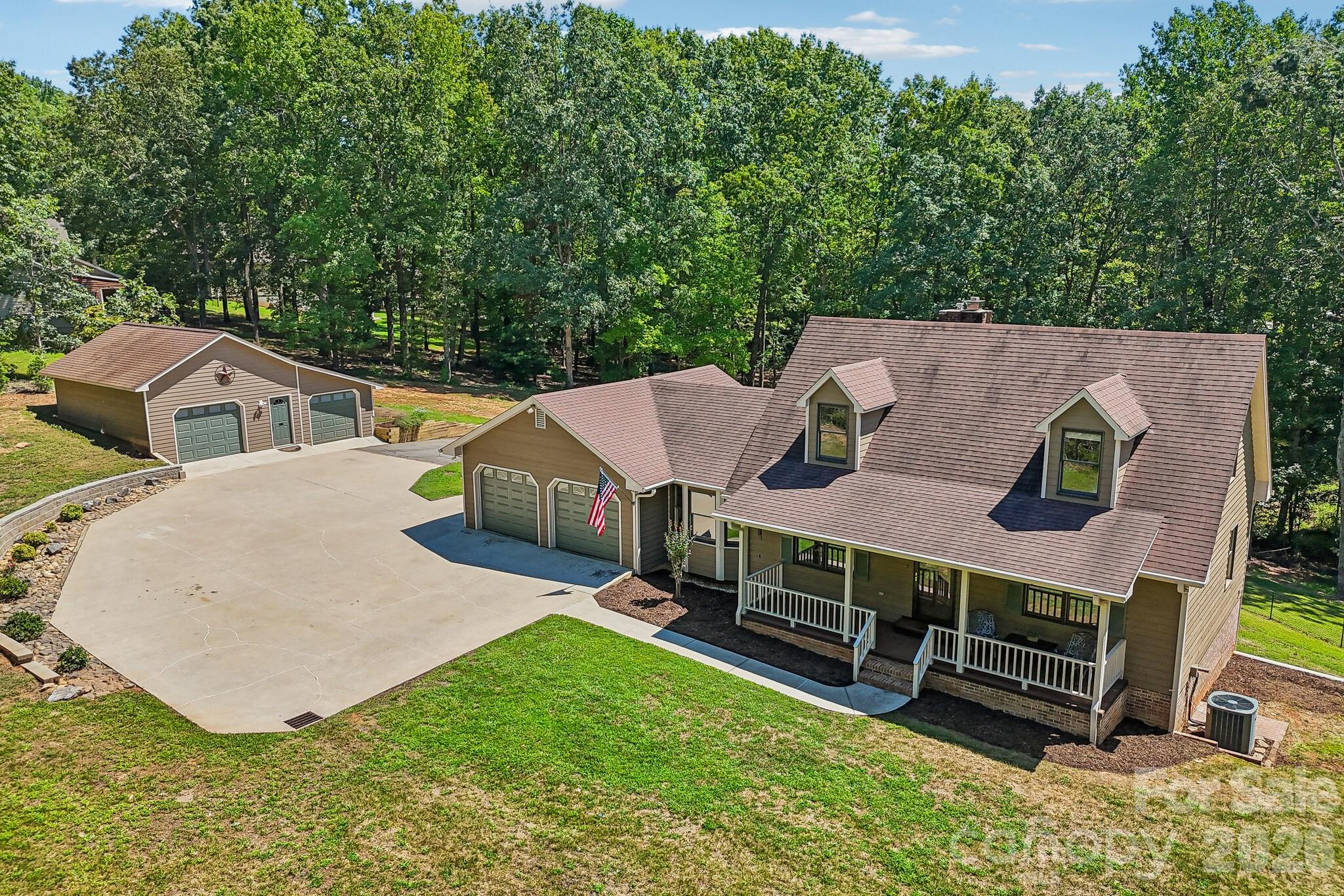 Single Family Residence at 158 Mallard Drive, Columbus, photo 3 of 29