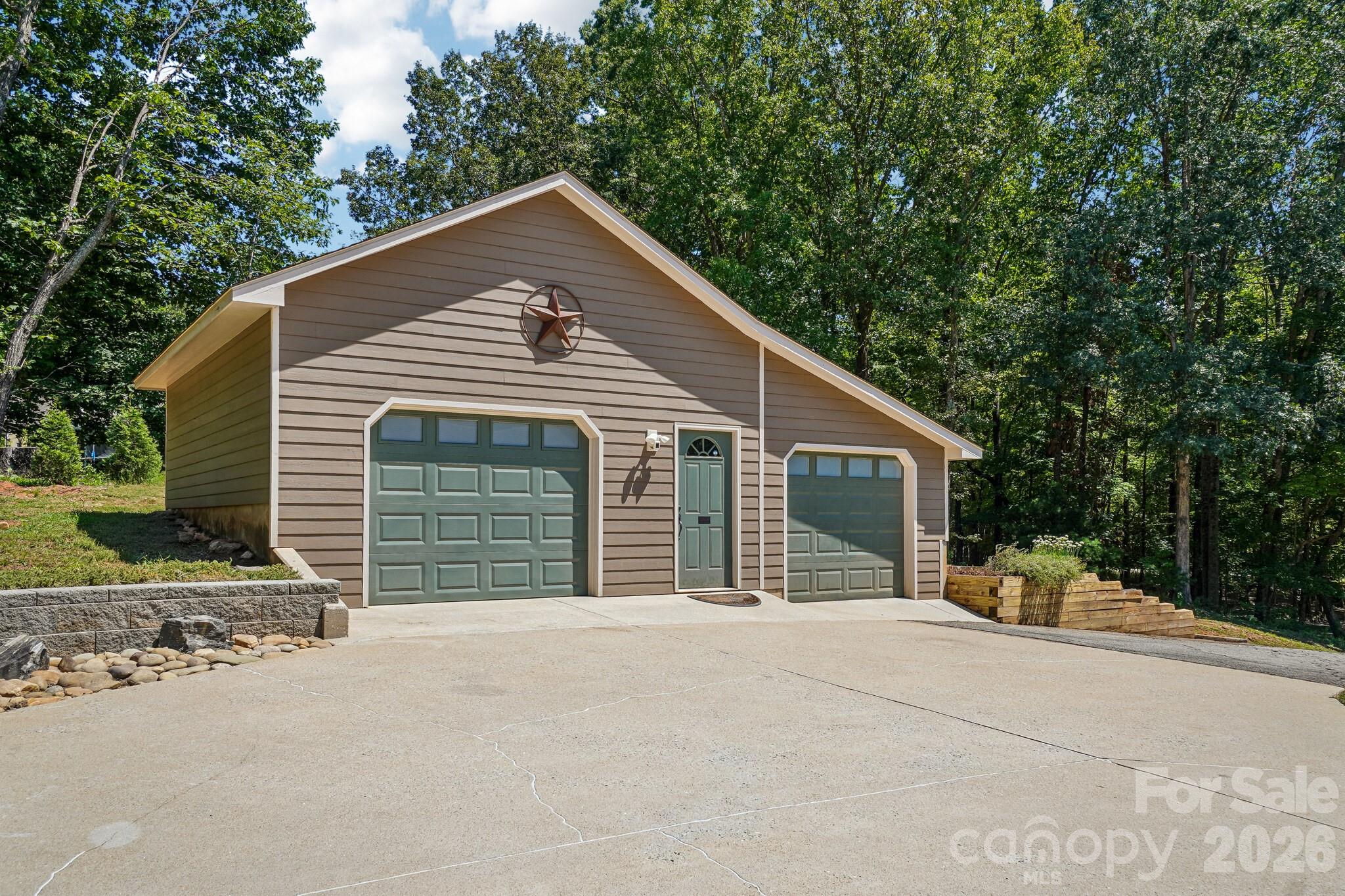Single Family Residence at 158 Mallard Drive, Columbus, photo 4 of 29