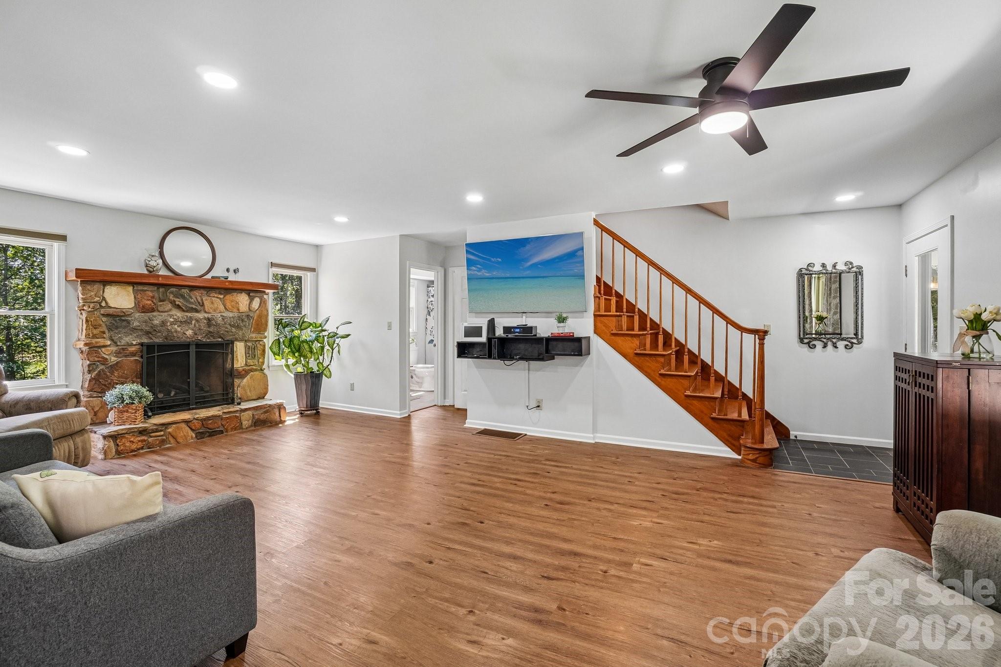 Single Family Residence at 158 Mallard Drive, Columbus, photo 8 of 29
